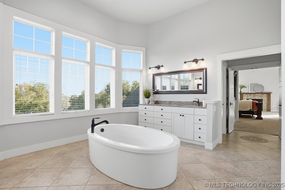 Jenks, Oklahoma, 74037, United States, 5 Bedrooms Bedrooms, ,6 BathroomsBathrooms,Residential,For Sale,1989076