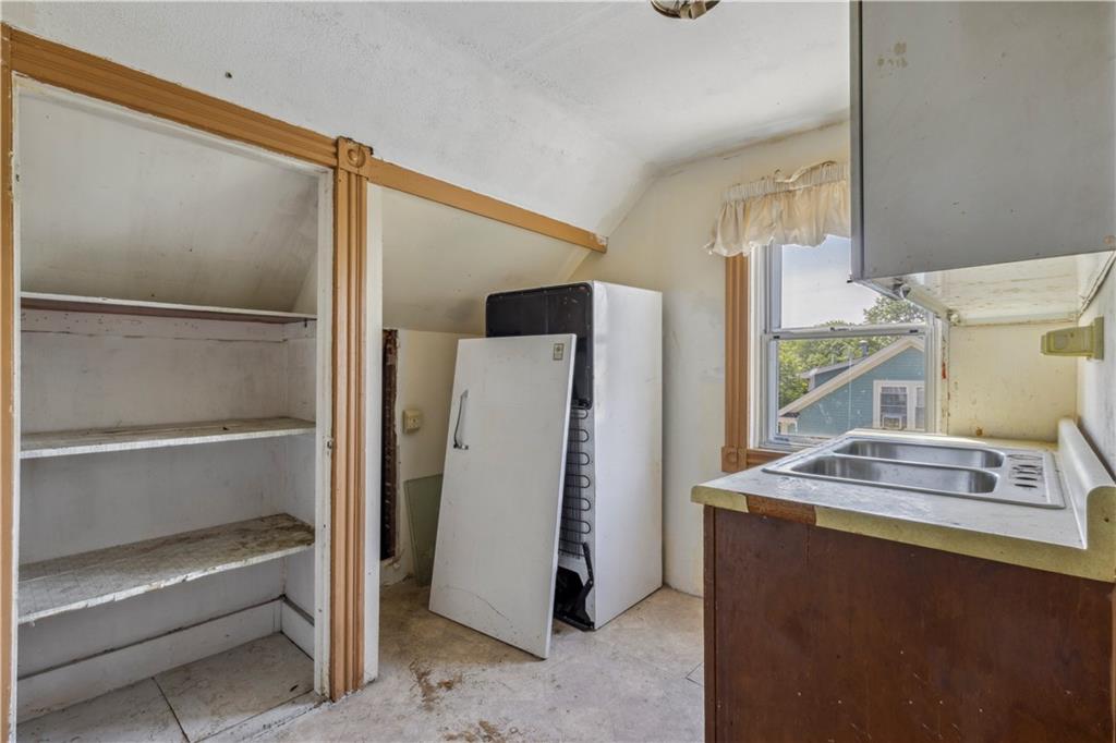 Providence, Rhode Island, 02905, United States, 6 Bedrooms Bedrooms, ,3 BathroomsBathrooms,Residential,For Sale,1928743