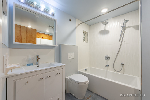 Chicago, Illinois, 60616, United States, 3 Bedrooms Bedrooms, ,2 BathroomsBathrooms,Residential,For Sale,1881294