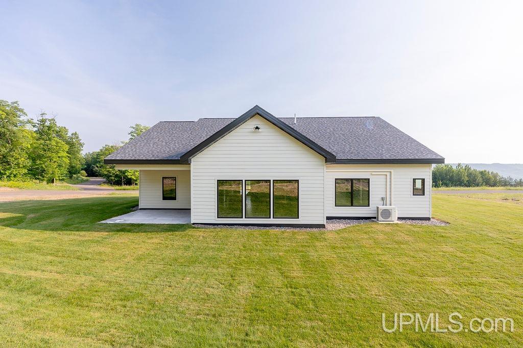 Houghton, Michigan, 49931, United States, 3 Bedrooms Bedrooms, ,3 BathroomsBathrooms,Residential,For Sale,1826025