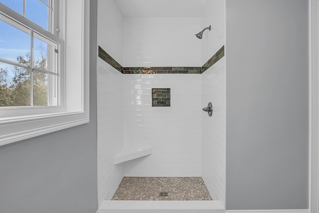Leominster, Massachusetts, 01453, United States, 3 Bedrooms Bedrooms, ,2 BathroomsBathrooms,Residential,For Sale,1826440