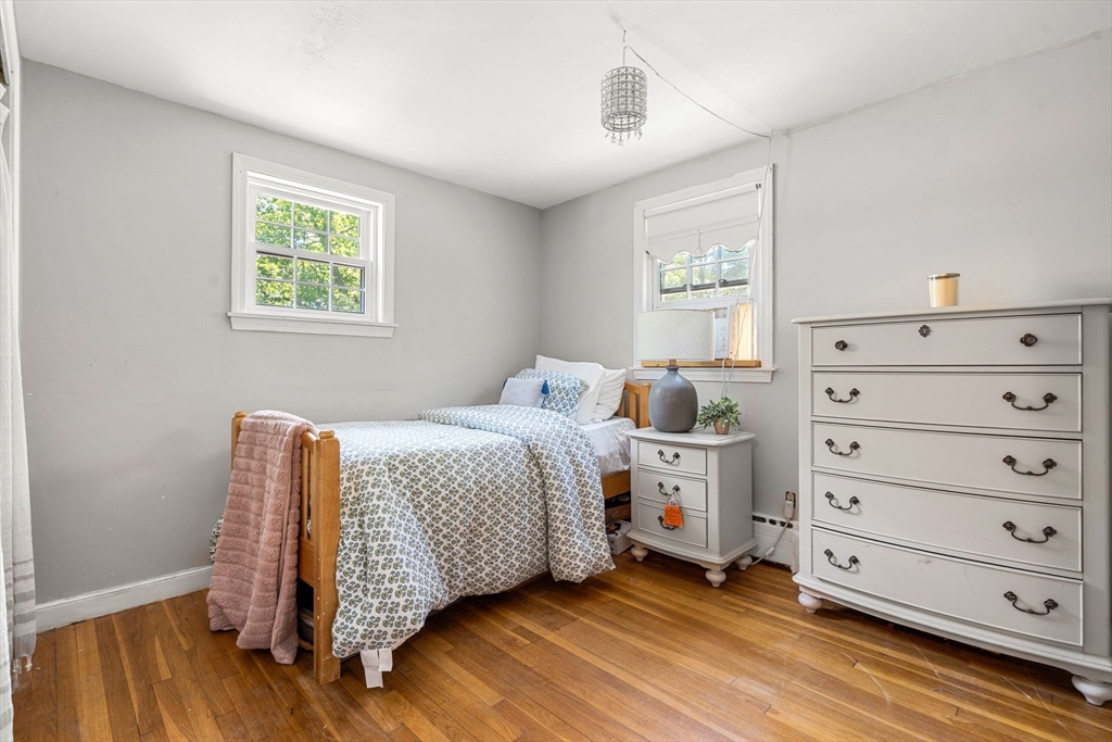 Lowell, Massachusetts, 01852, United States, 5 Bedrooms Bedrooms, ,4 BathroomsBathrooms,Residential,For Sale,1874290