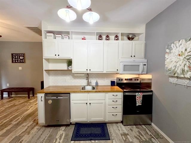 Hulbert, Oklahoma, 74441, United States, 3 Bedrooms Bedrooms, ,2 BathroomsBathrooms,Residential,For Sale,1976357