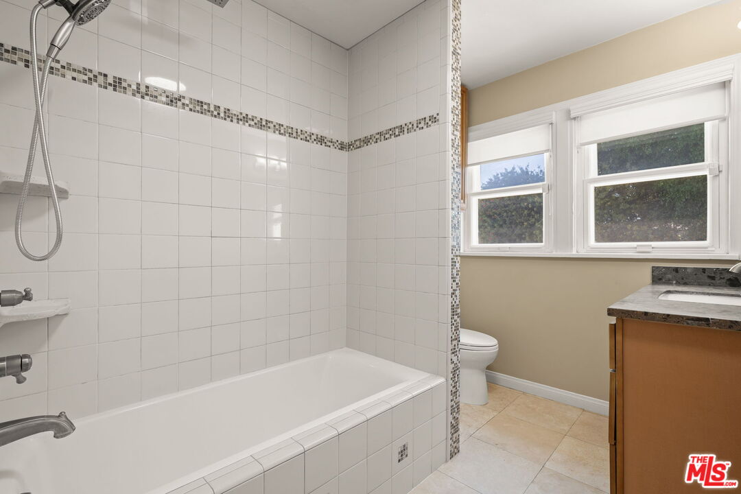 Inglewood, California, 90301, United States, 4 Bedrooms Bedrooms, ,3 BathroomsBathrooms,Residential,For Sale,1993545