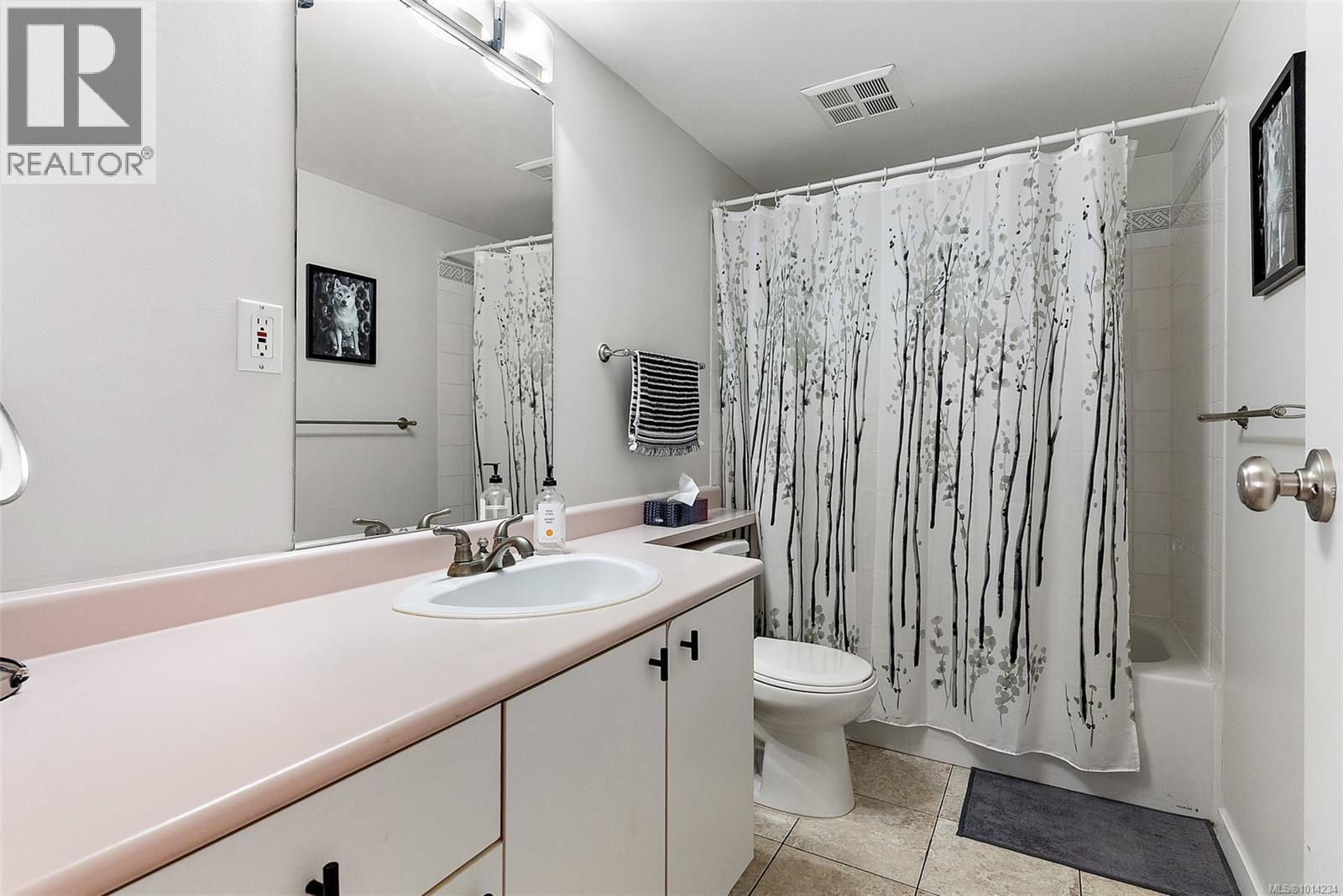 VICTORIA, British Columbia, V8T 5H6, CA, 2 Bedrooms Bedrooms, ,2 BathroomsBathrooms,Residential,For Sale,1950667