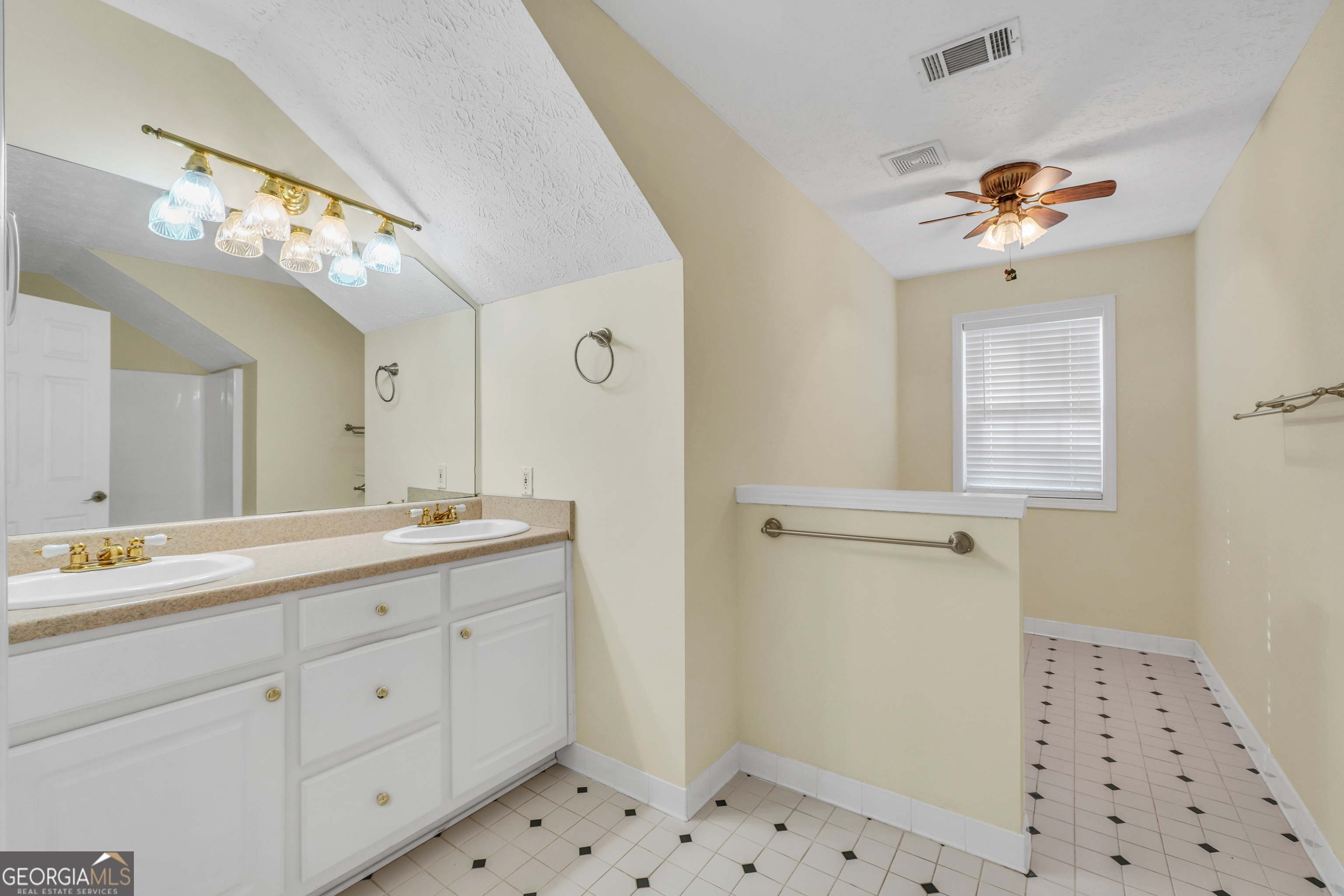 Locust Grove, Georgia, 30248, United States, 3 Bedrooms Bedrooms, ,3 BathroomsBathrooms,Residential,For Sale,1947869