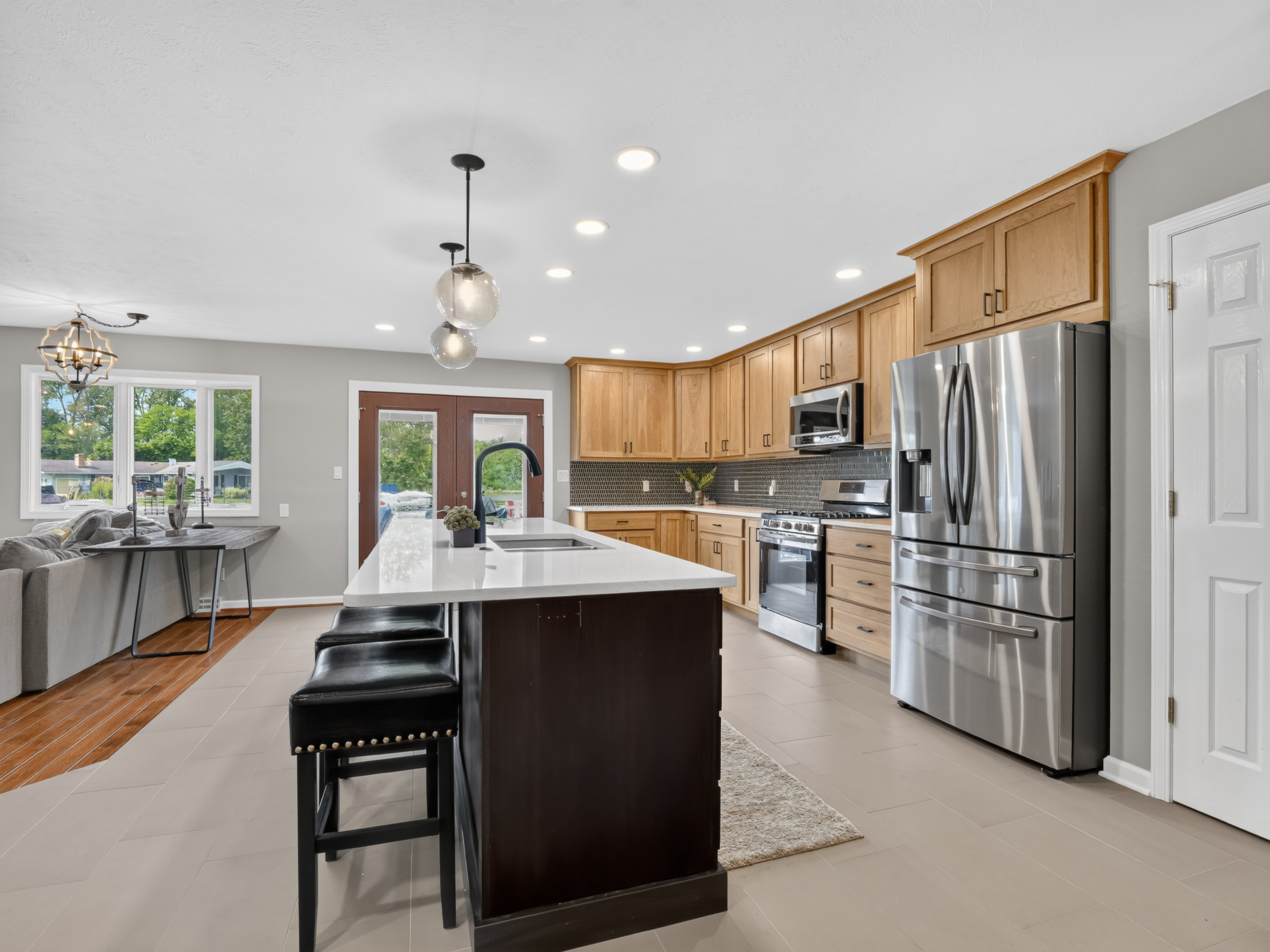  5 Bedroom Home with Lake Wawasee Channel Frontage - 物件實景