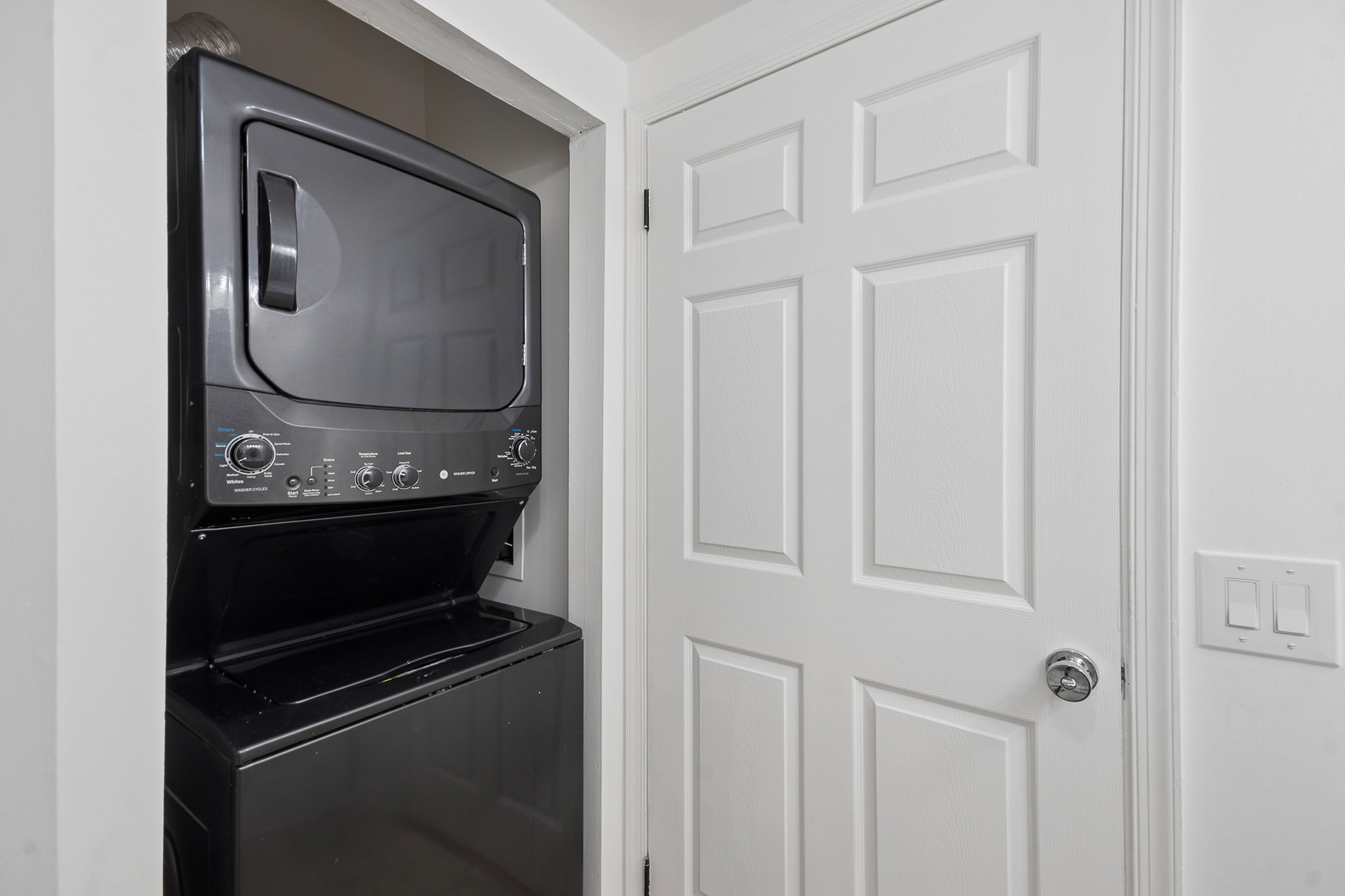  Stunning Designer-renovated Condo Minutes from Atlanta