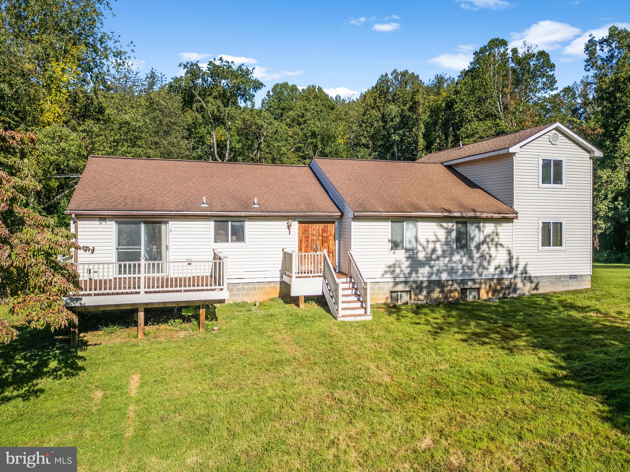 Hume, Virginia, 22639, United States, 7 Bedrooms Bedrooms, ,3 BathroomsBathrooms,Residential,For Sale,1943038