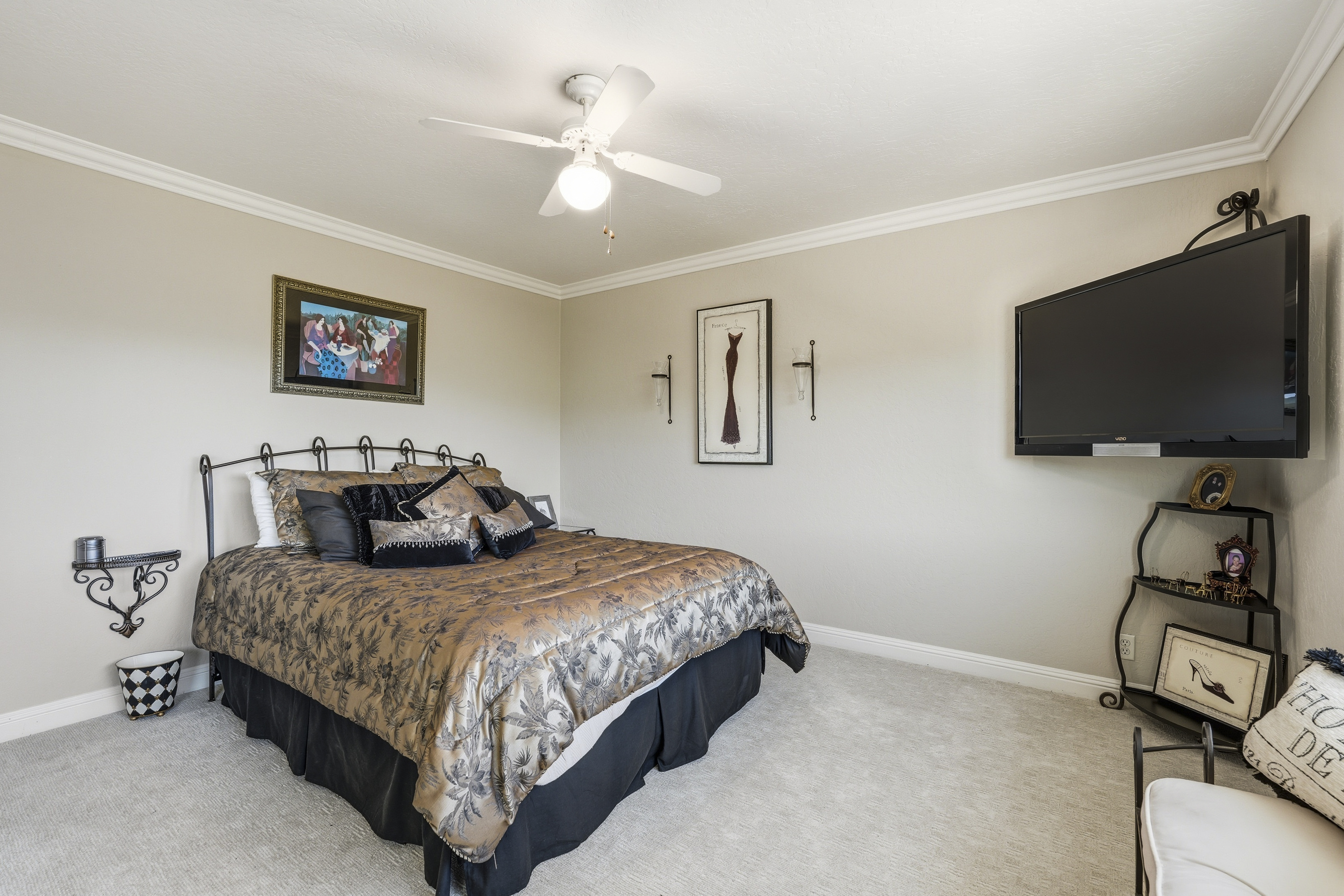  Million Dollar Views and Timeless Elegance in This Exceptional Residence - 物件實景