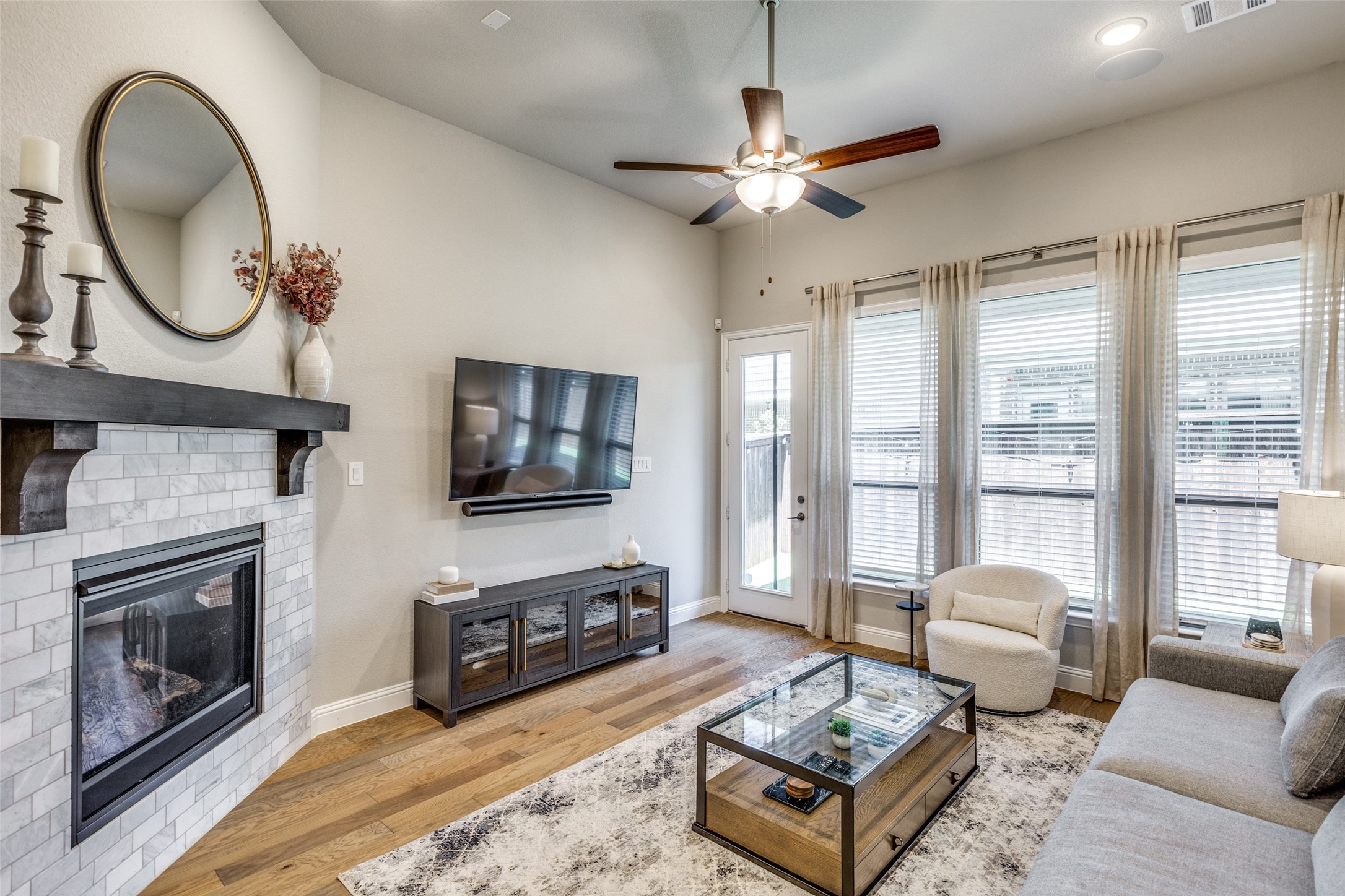 Carrollton, Texas, 75010, United States, 3 Bedrooms Bedrooms, ,3 BathroomsBathrooms,Residential,For Sale,1907540