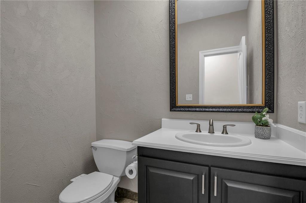 Lawrence, Kansas, 66049, United States, 5 Bedrooms Bedrooms, ,5 BathroomsBathrooms,Residential,For Sale,1848168
