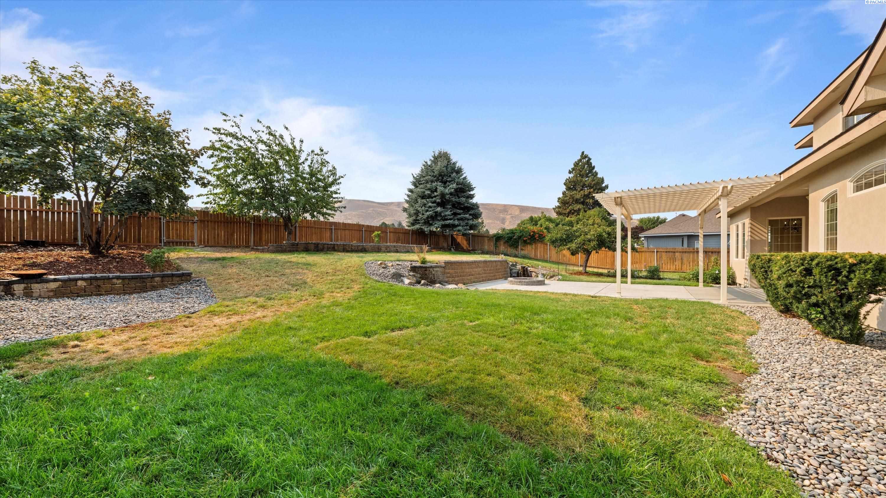 Richland, Washington, 99352, United States, 4 Bedrooms Bedrooms, ,3 BathroomsBathrooms,Residential,For Sale,1940830