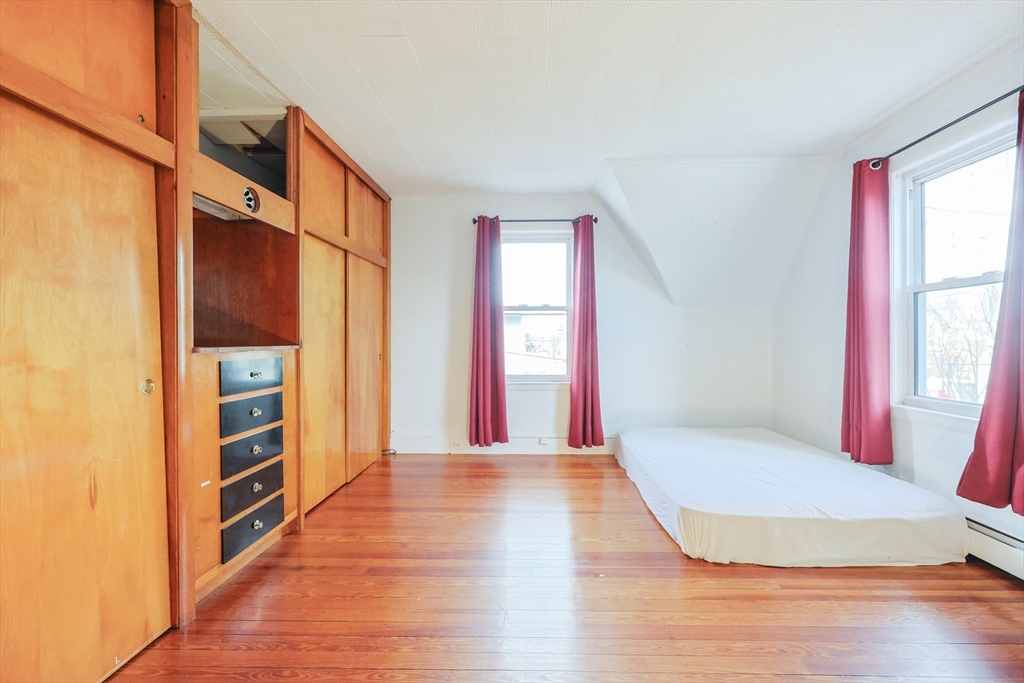 Quincy, Massachusetts, 02169, United States, 4 Bedrooms Bedrooms, ,2 BathroomsBathrooms,Residential,For Sale,2001960