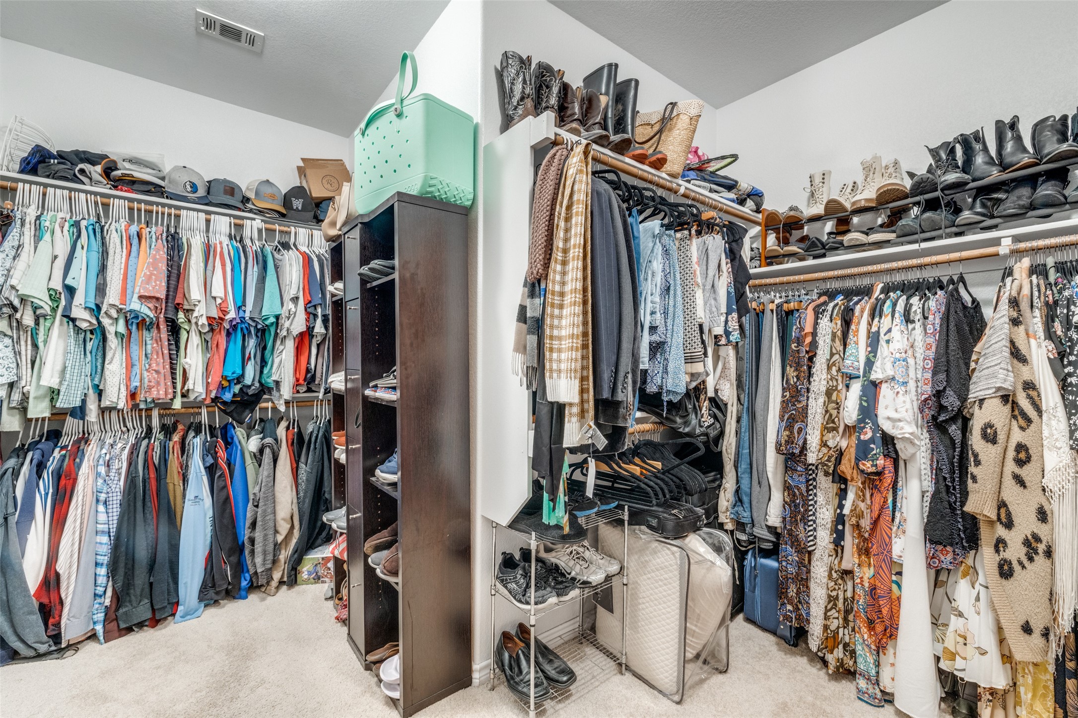 Kennedale, Texas, 76060, United States, 5 Bedrooms Bedrooms, ,4 BathroomsBathrooms,Residential,For Sale,1926987