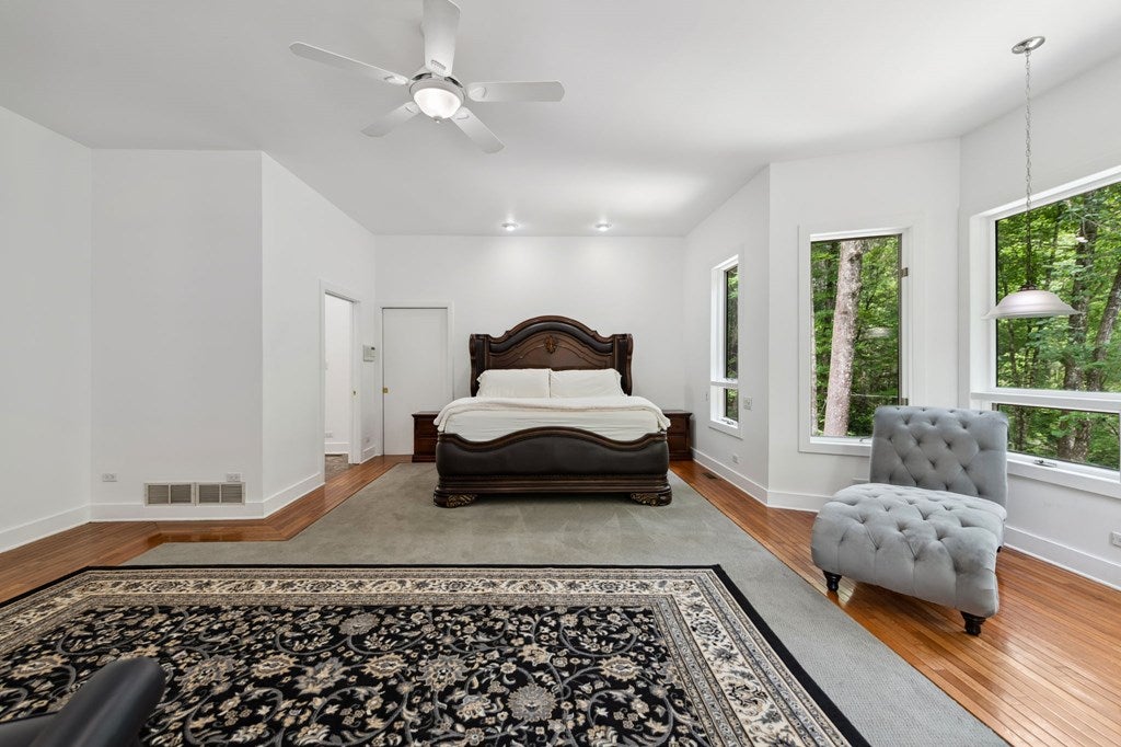 Ellijay, Georgia, 30540, United States, 5 Bedrooms Bedrooms, ,5 BathroomsBathrooms,Residential,For Sale,1868155