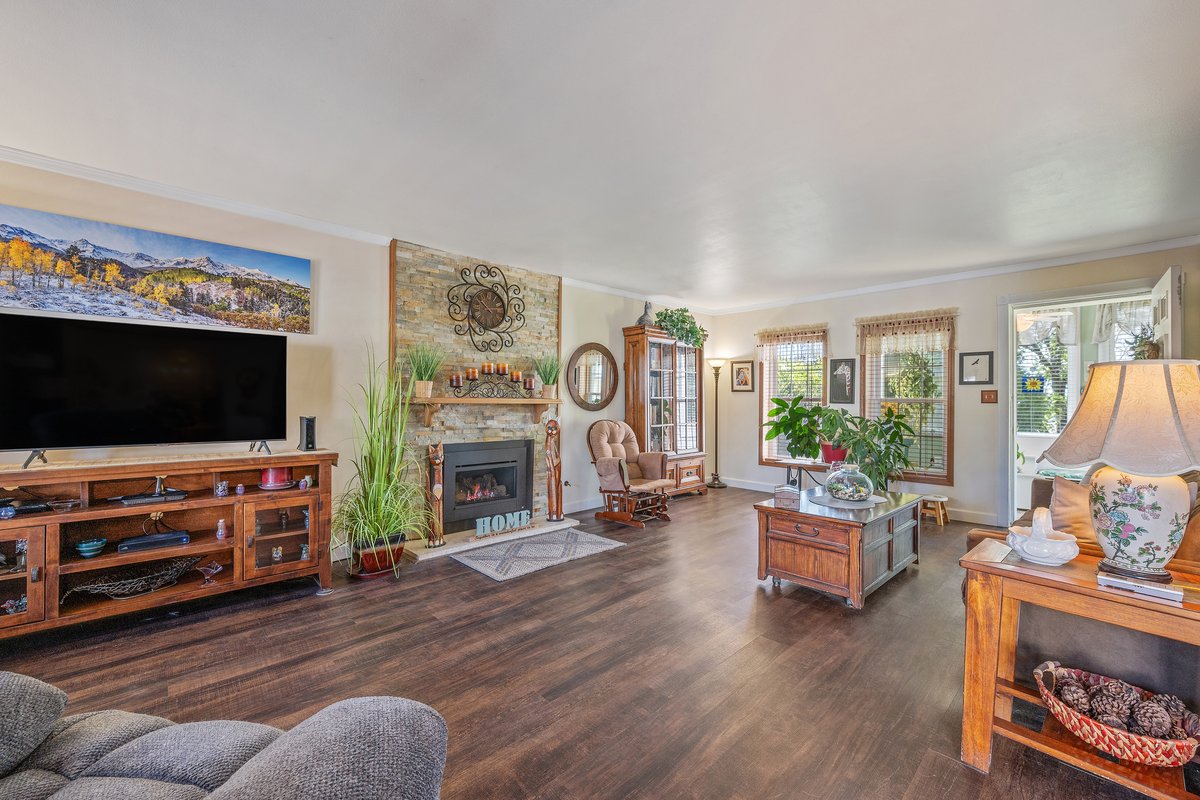 Cheyenne, Wyoming, 82009, United States, 5 Bedrooms Bedrooms, ,2 BathroomsBathrooms,Residential,For Sale,2048903