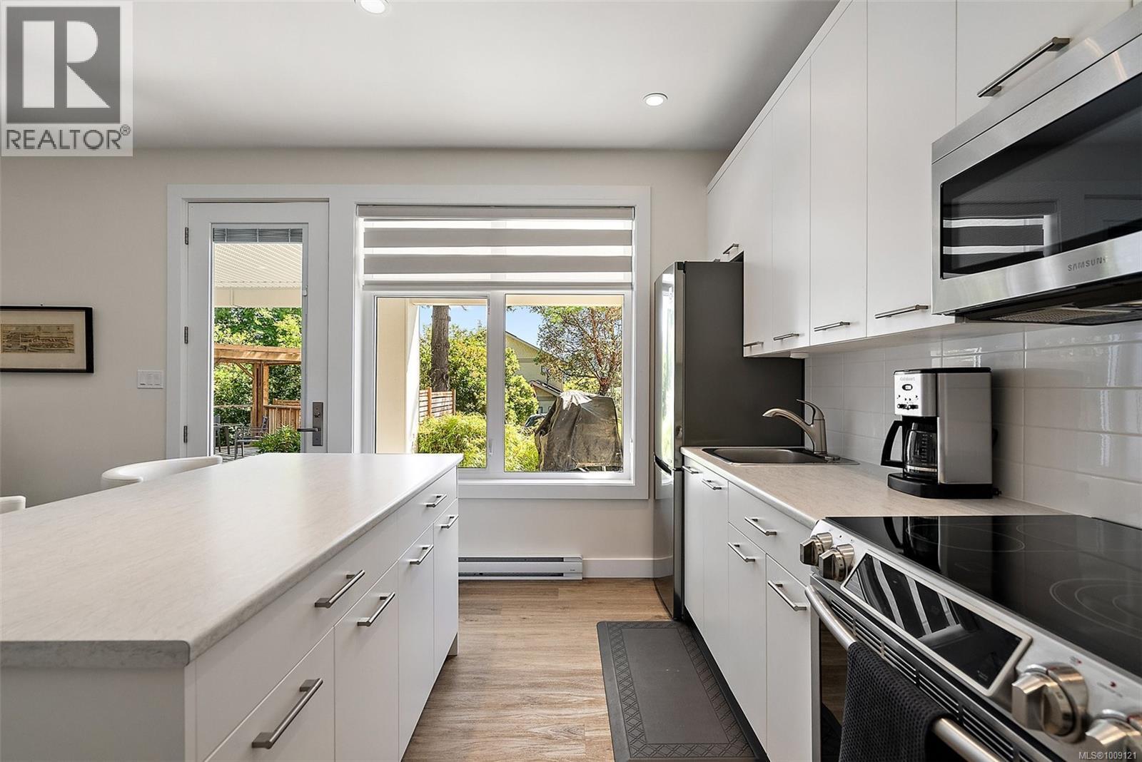 CENTRAL SAANICH, British Columbia, V8M 2G2, CA, 3 Bedrooms Bedrooms, ,4 BathroomsBathrooms,Residential,For Sale,1907005