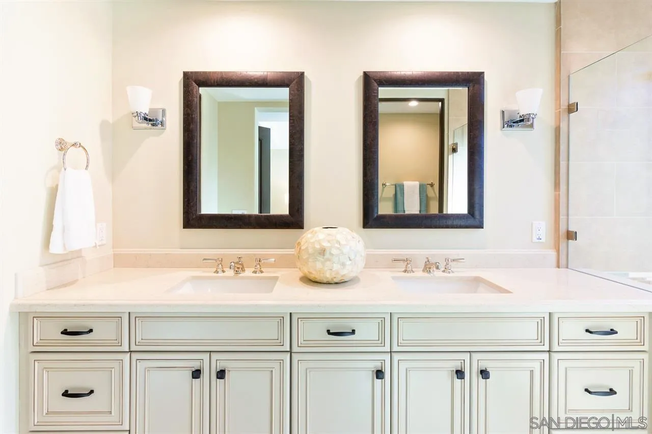 La Jolla, California, 92037, United States, 3 Bedrooms Bedrooms, ,3 BathroomsBathrooms,Residential,For Sale,1856233