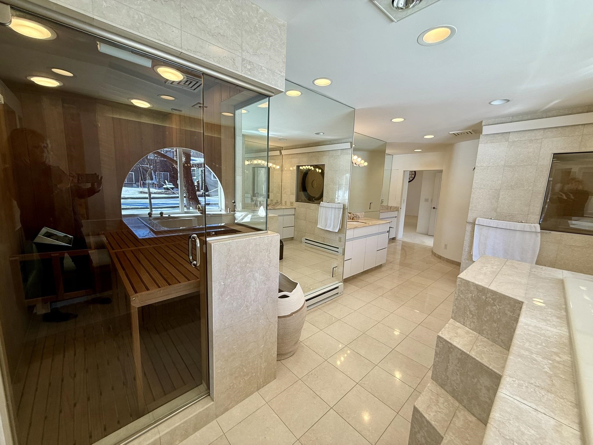 La Crosse, Wisconsin, 54601, United States, 4 Bedrooms Bedrooms, ,5 BathroomsBathrooms,Residential,For Sale,2049360