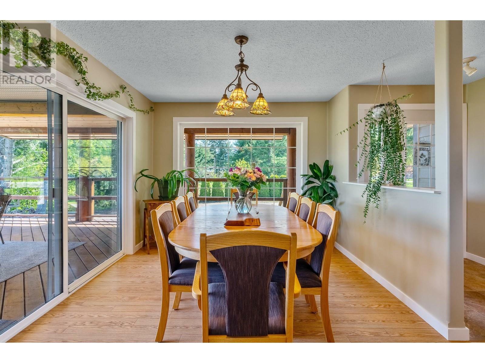 SALMON ARM, British Columbia, V1E 3A4, CA, 4 Bedrooms Bedrooms, ,2 BathroomsBathrooms,Residential,For Sale,1838776