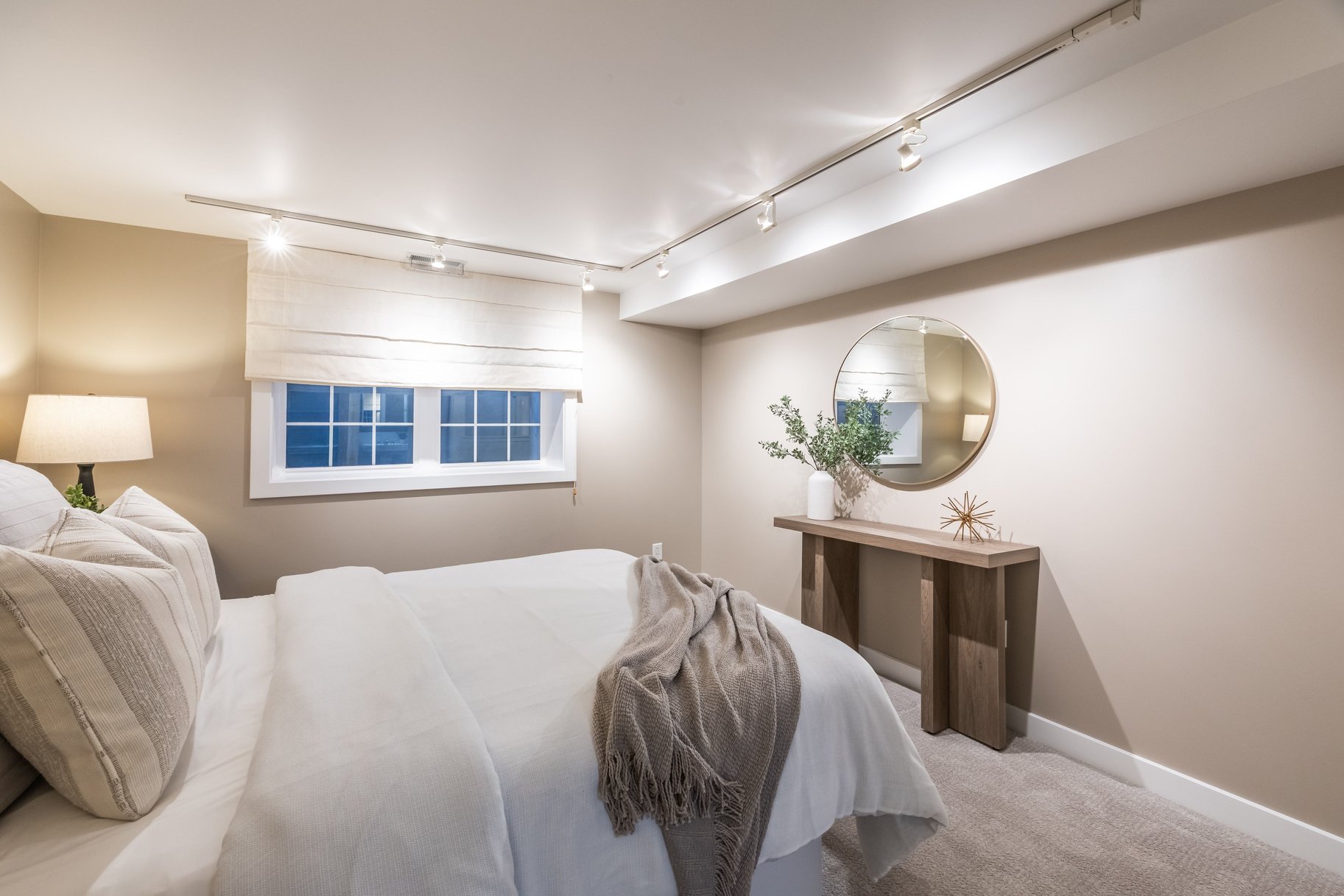  Tastefully Updated Holladay Rambler on .60 acre Manicured Lot - 物件實景
