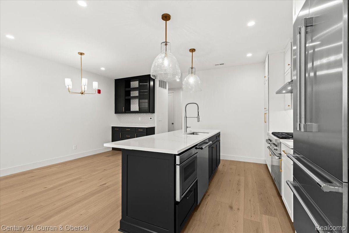 Northville, Michigan, 48167, United States, 2 Bedrooms Bedrooms, ,2 BathroomsBathrooms,Residential,For Sale,1701304