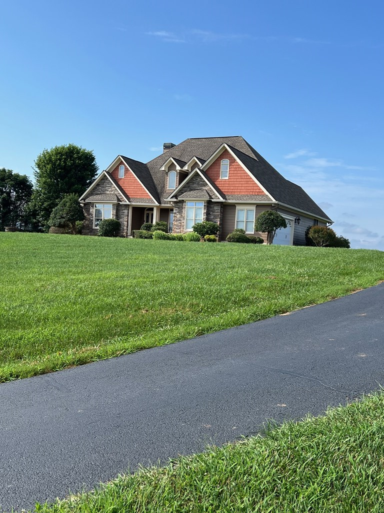 Ellijay, Georgia, 30536, United States, 4 Bedrooms Bedrooms, ,4 BathroomsBathrooms,Residential,For Sale,1876952