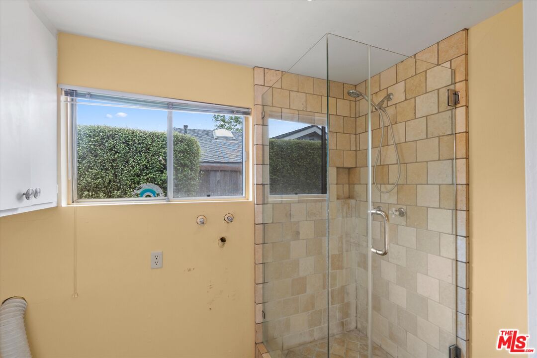 Malibu, California, 90265, United States, 4 Bedrooms Bedrooms, ,3 BathroomsBathrooms,Residential,For Sale,1859760