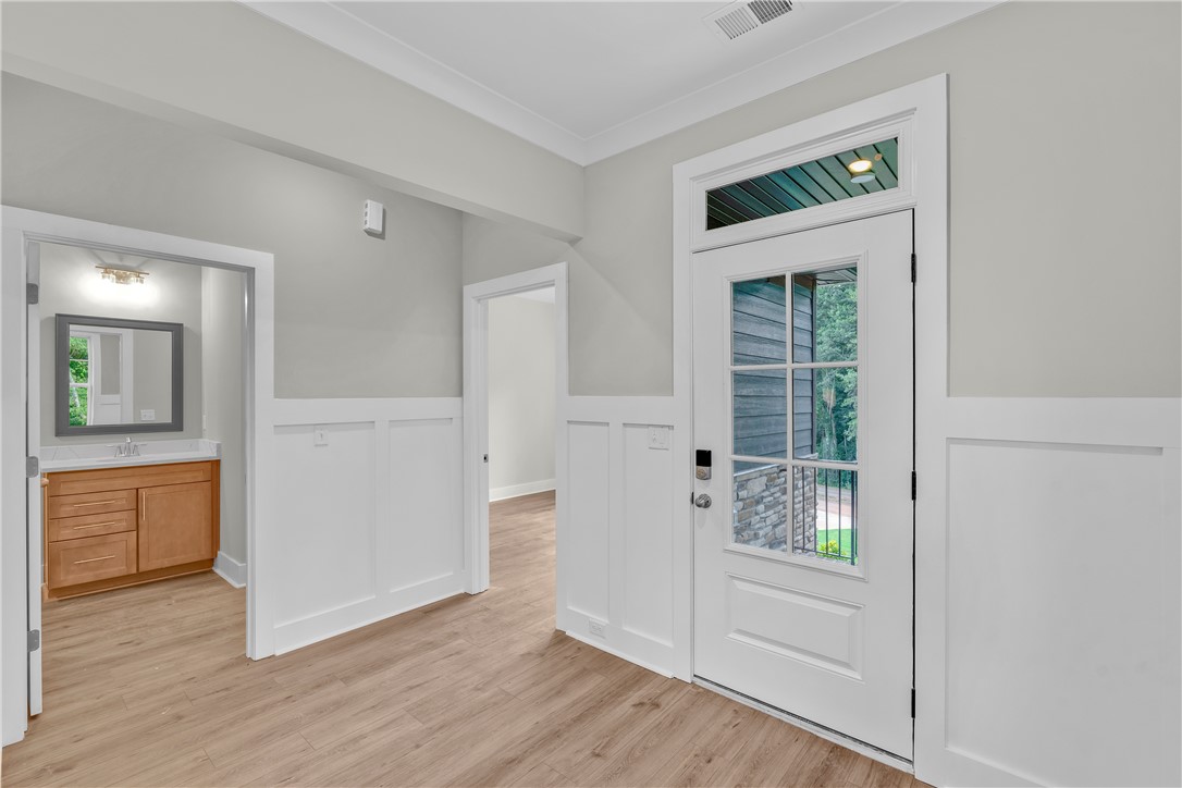 Seneca, South Carolina, 29678, United States, 4 Bedrooms Bedrooms, ,3 BathroomsBathrooms,Residential,For Sale,1900904