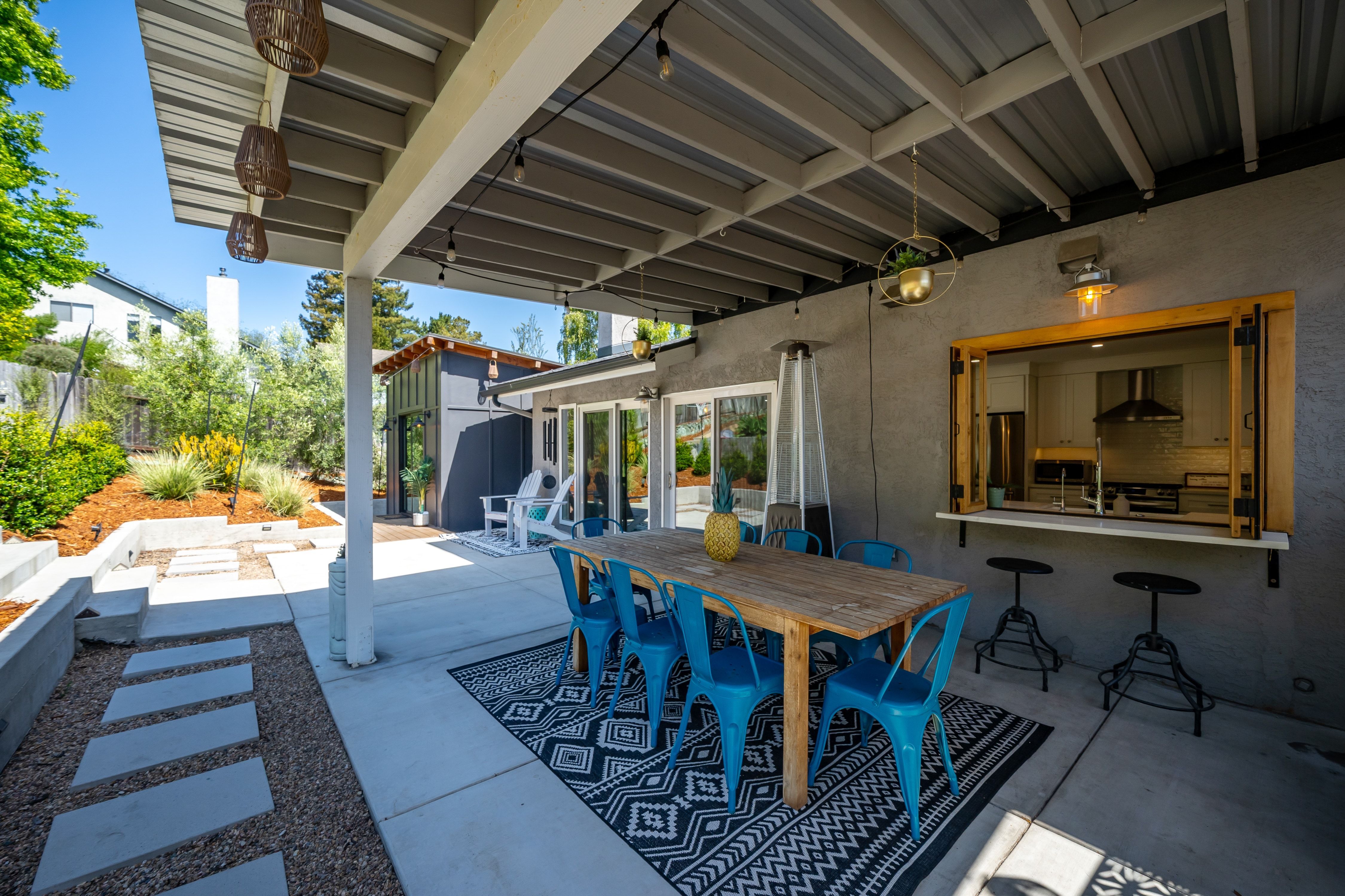  California Coastal Living Meets Modern Farmhouse Design - 物件實景