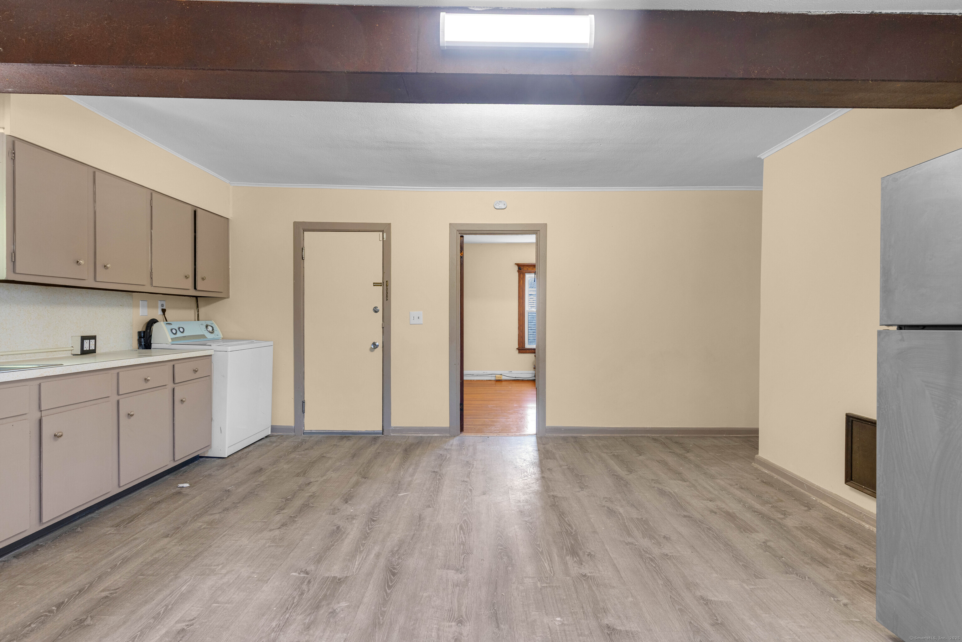 Manchester, Connecticut, 06040, United States, 8 Bedrooms Bedrooms, ,3 BathroomsBathrooms,Residential,For Sale,1957488