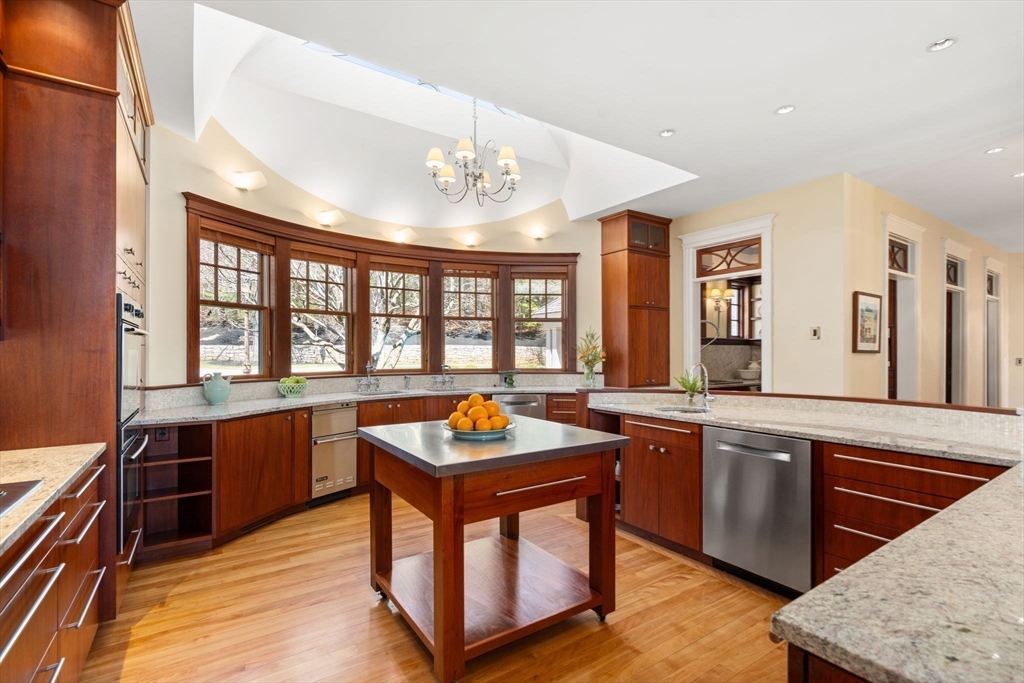 Beverly, Massachusetts, 01915, United States, 5 Bedrooms Bedrooms, ,8 BathroomsBathrooms,Residential,For Sale,1784465