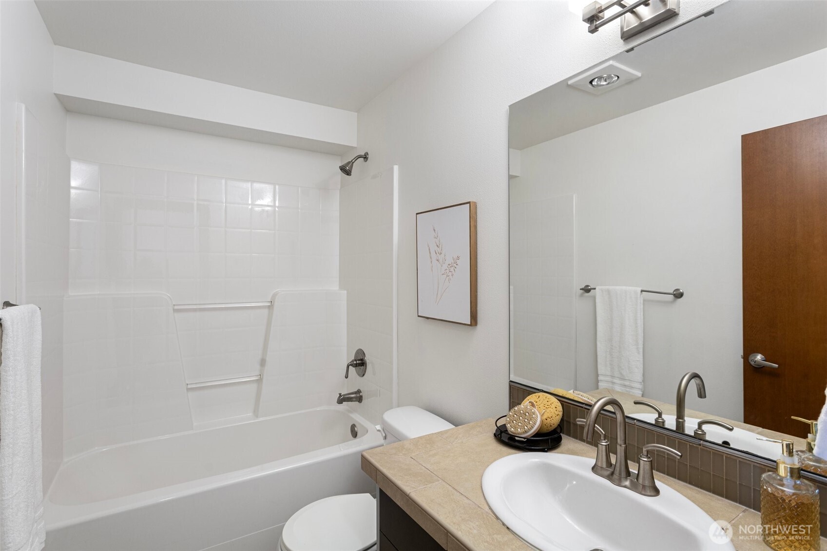 Seattle, Washington, 98109, United States, 3 Bedrooms Bedrooms, ,4 BathroomsBathrooms,Residential,For Sale,1976835