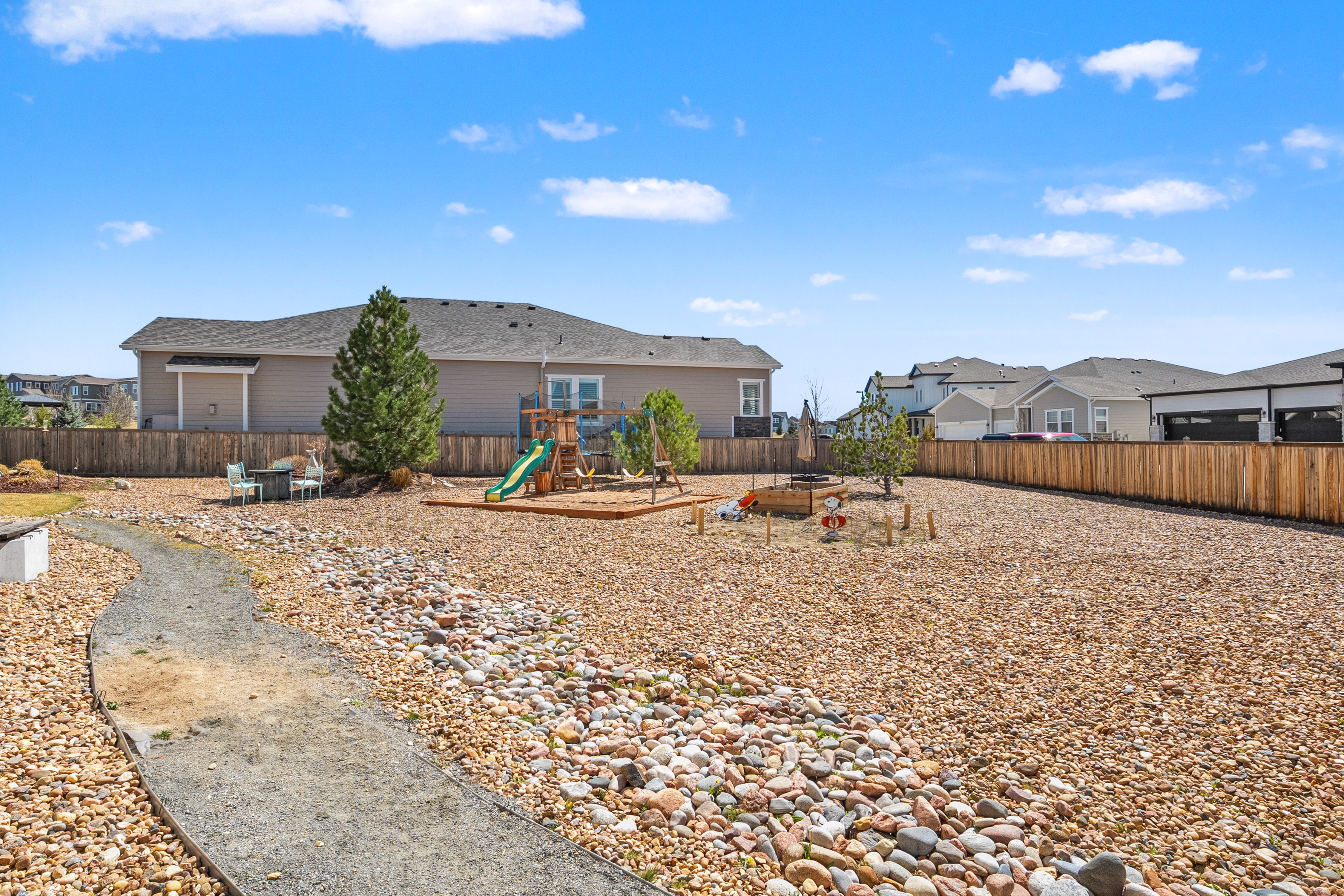  Set on an Impressive 0.35 Acre Homesite, the Outdoor Experience is Captivating - 物件實景