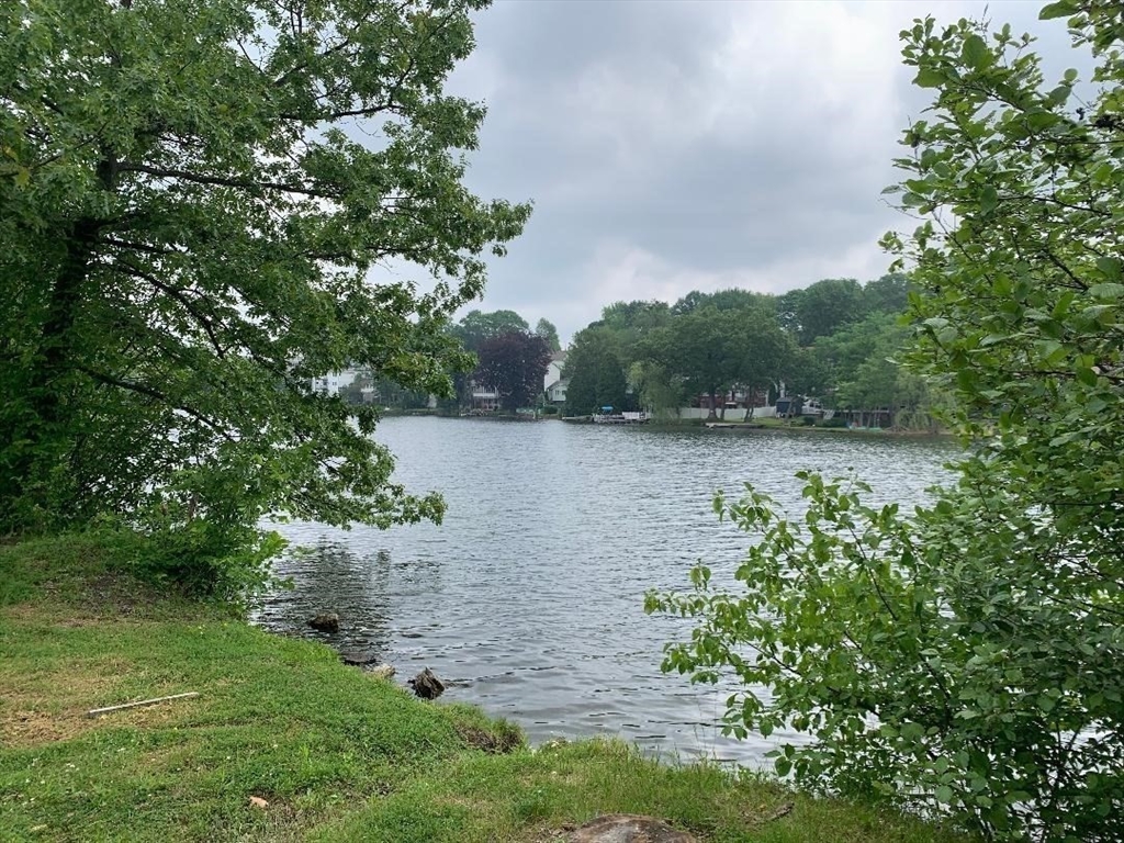 Worcester, Massachusetts, 01606, United States, 2 Bedrooms Bedrooms, ,2 BathroomsBathrooms,Residential,For Sale,1876220