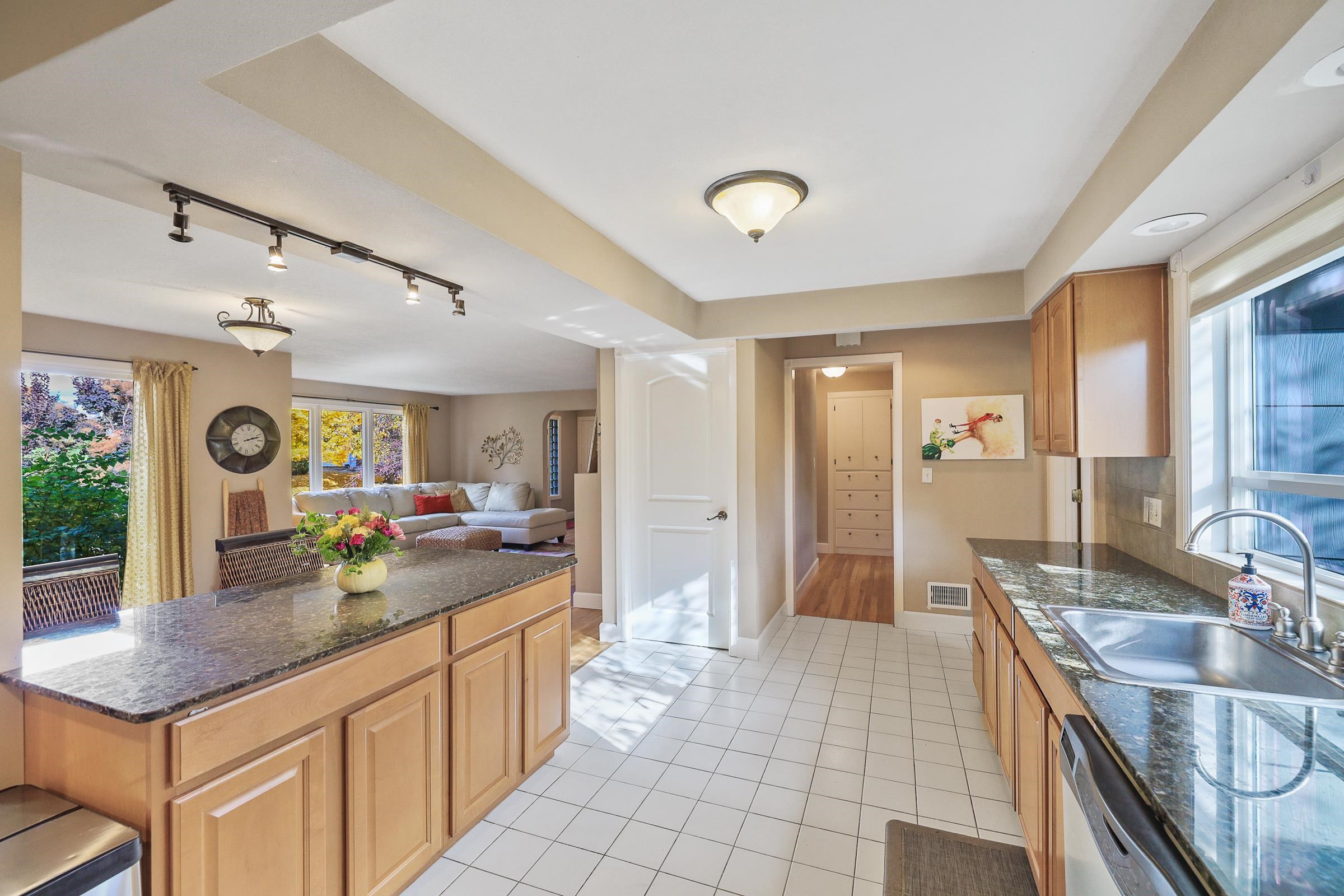 Spokane, Washington, 99203, United States, 4 Bedrooms Bedrooms, ,3 BathroomsBathrooms,Residential,For Sale,1827628