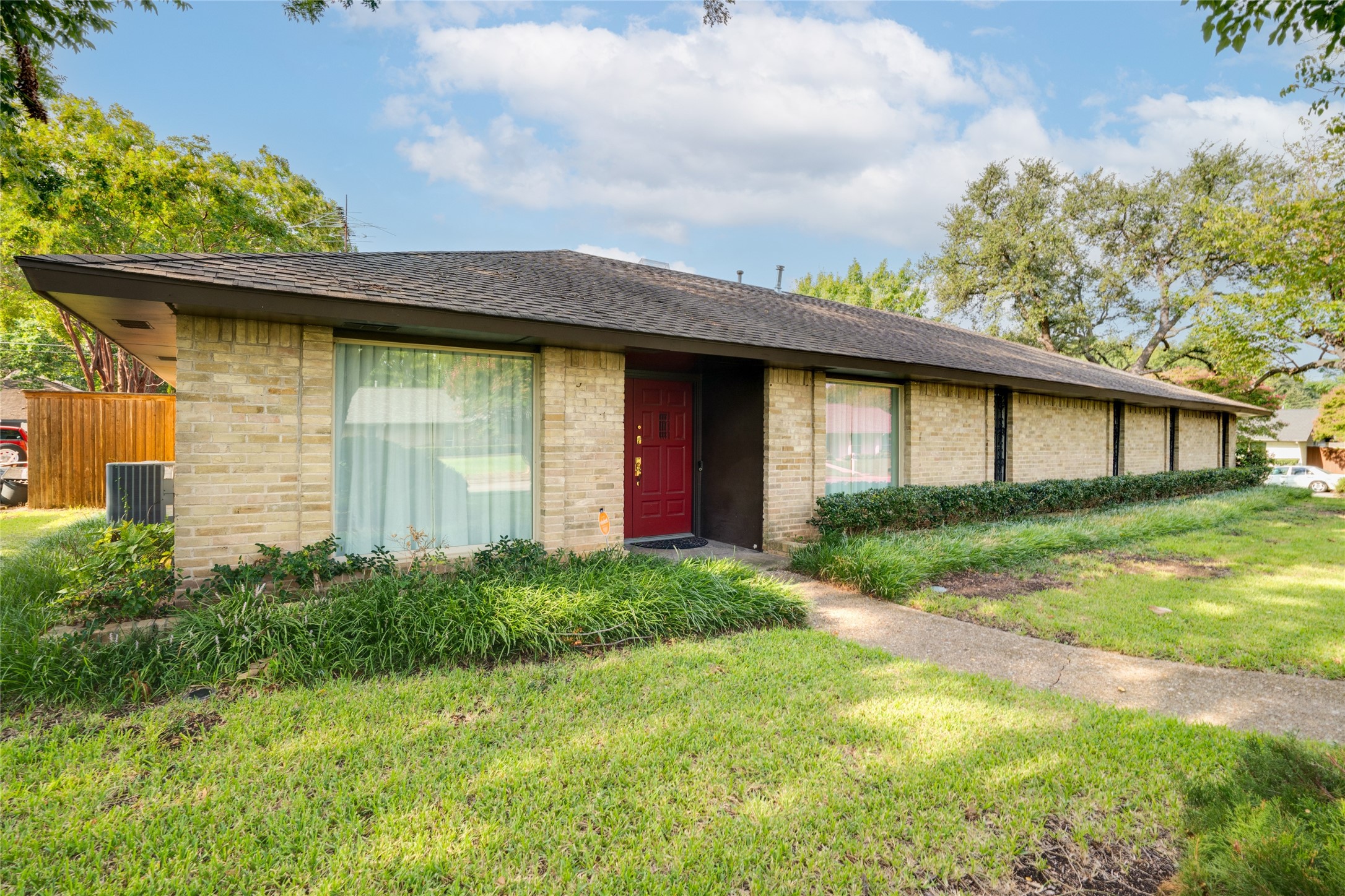 Dallas, Texas, 75244, United States, 4 Bedrooms Bedrooms, ,2 BathroomsBathrooms,Residential,For Sale,1991036