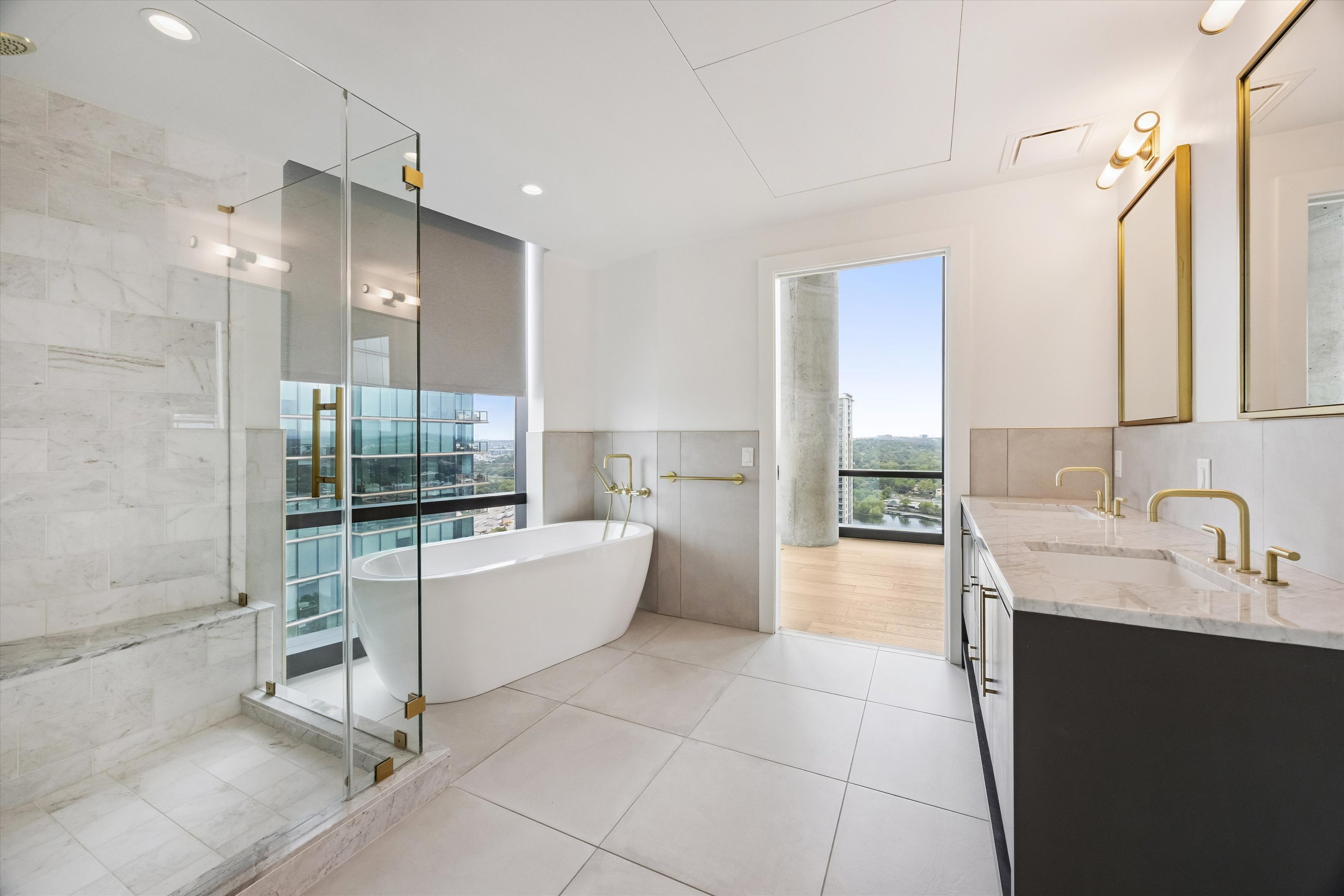  Lake View 2 Bedroom Condo with Flex Space at 70 Rainey - 物件實景