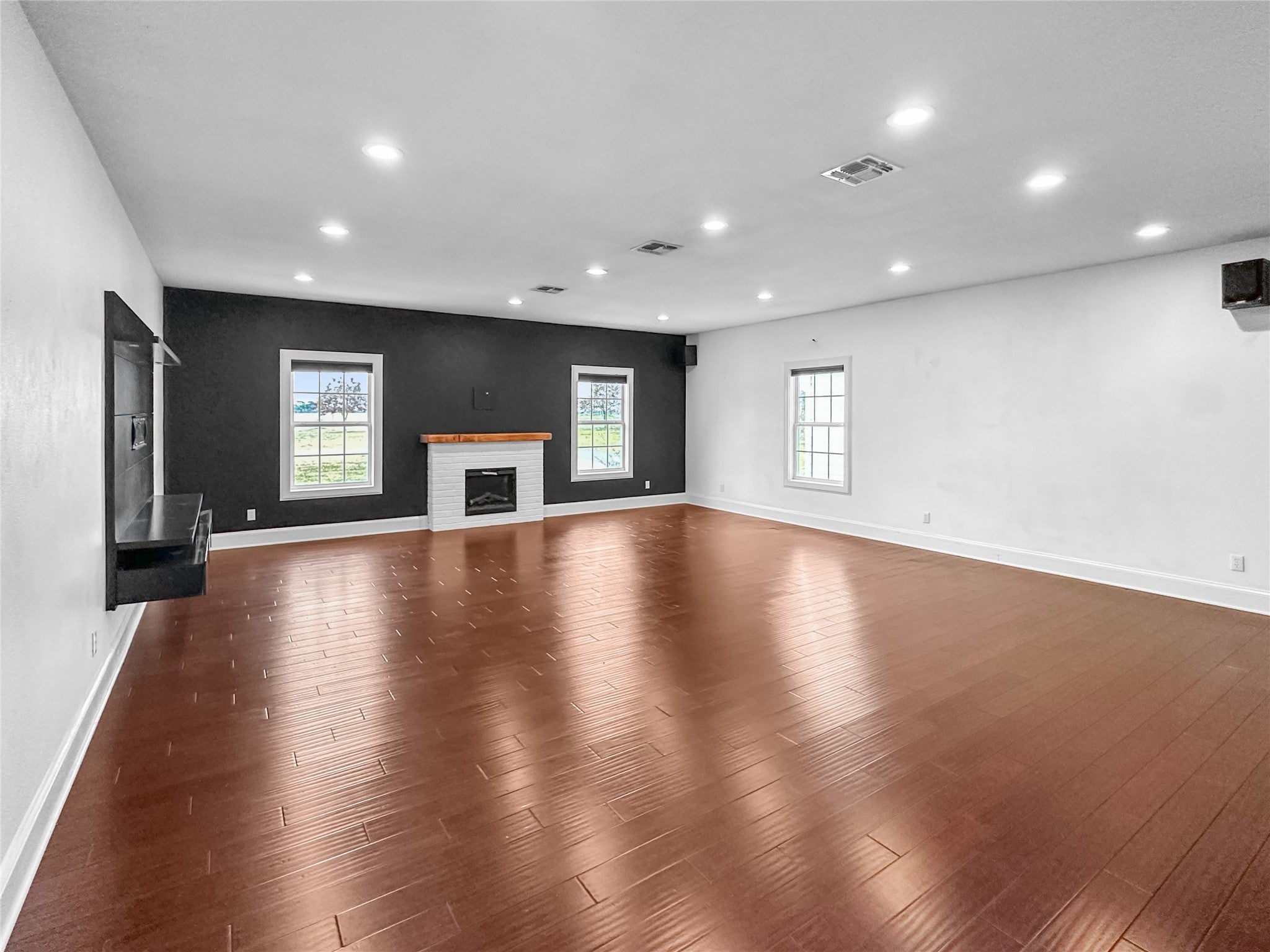Winnsboro, Texas, 75494, United States, 3 Bedrooms Bedrooms, ,3 BathroomsBathrooms,Residential,For Sale,1779211