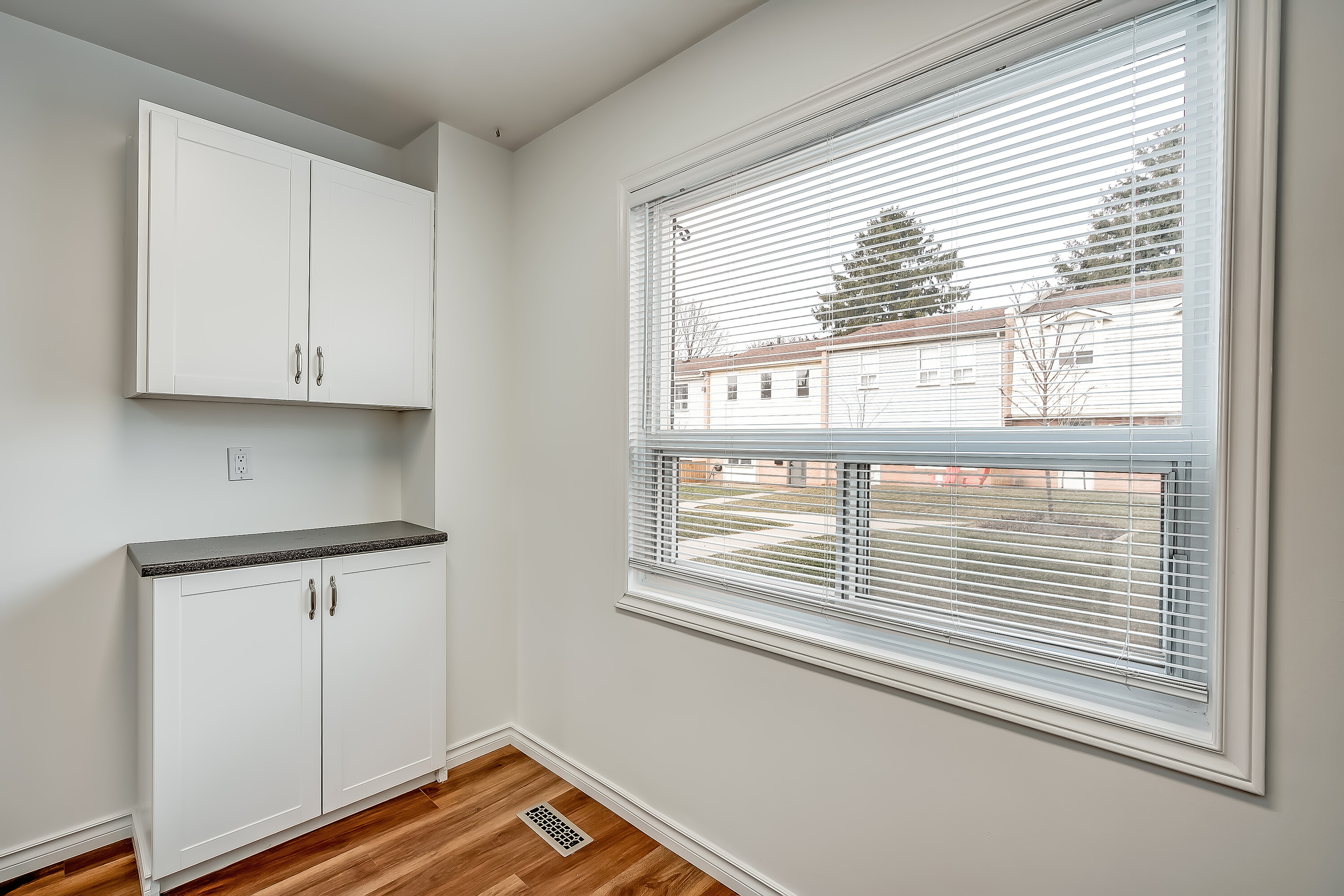  Updated Port Credit Townhome - 物件實景