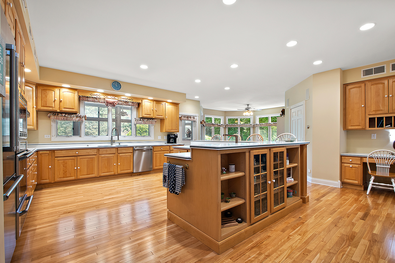 Orland Park, Illinois, 60467, United States, 5 Bedrooms Bedrooms, ,6 BathroomsBathrooms,Residential,For Sale,1976652