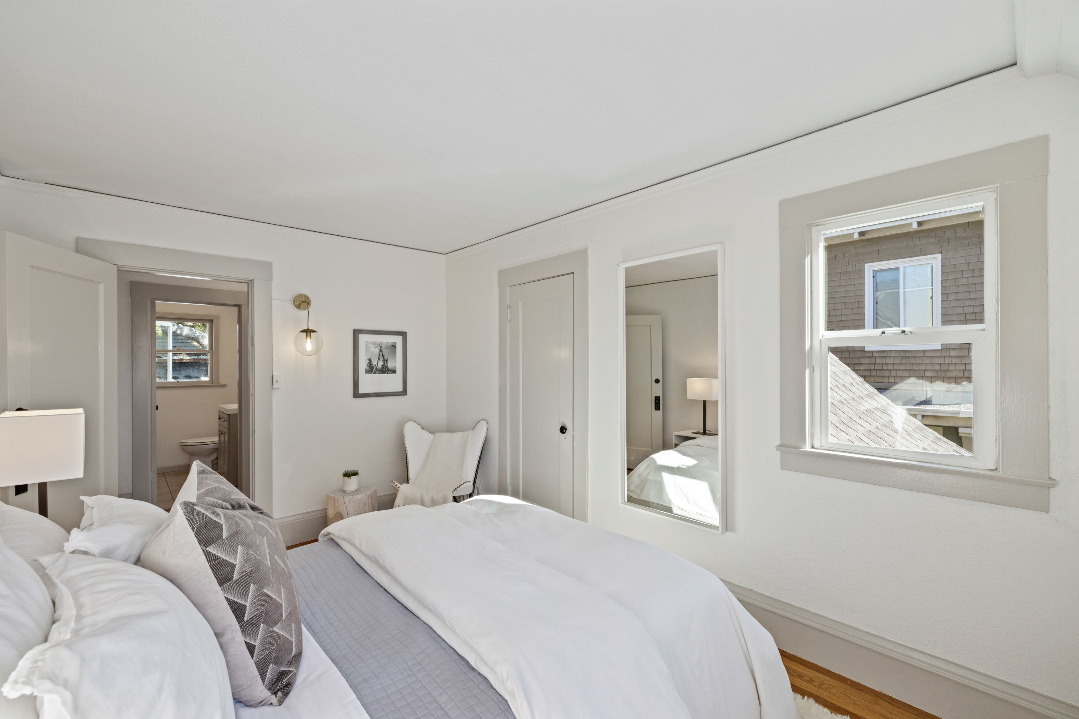  Classic Berkeley Charm Meets Versatility: Elmwood Home Plus Duplex - 物件實景
