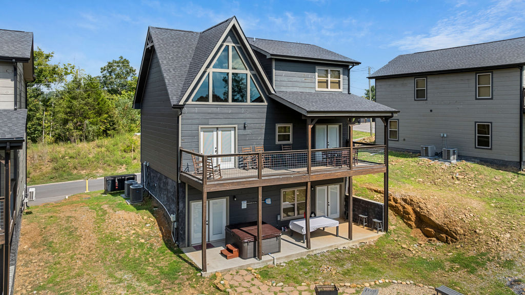 Sevierville, Tennessee, 37876, United States, 3 Bedrooms Bedrooms, ,4 BathroomsBathrooms,Residential,For Sale,1936996