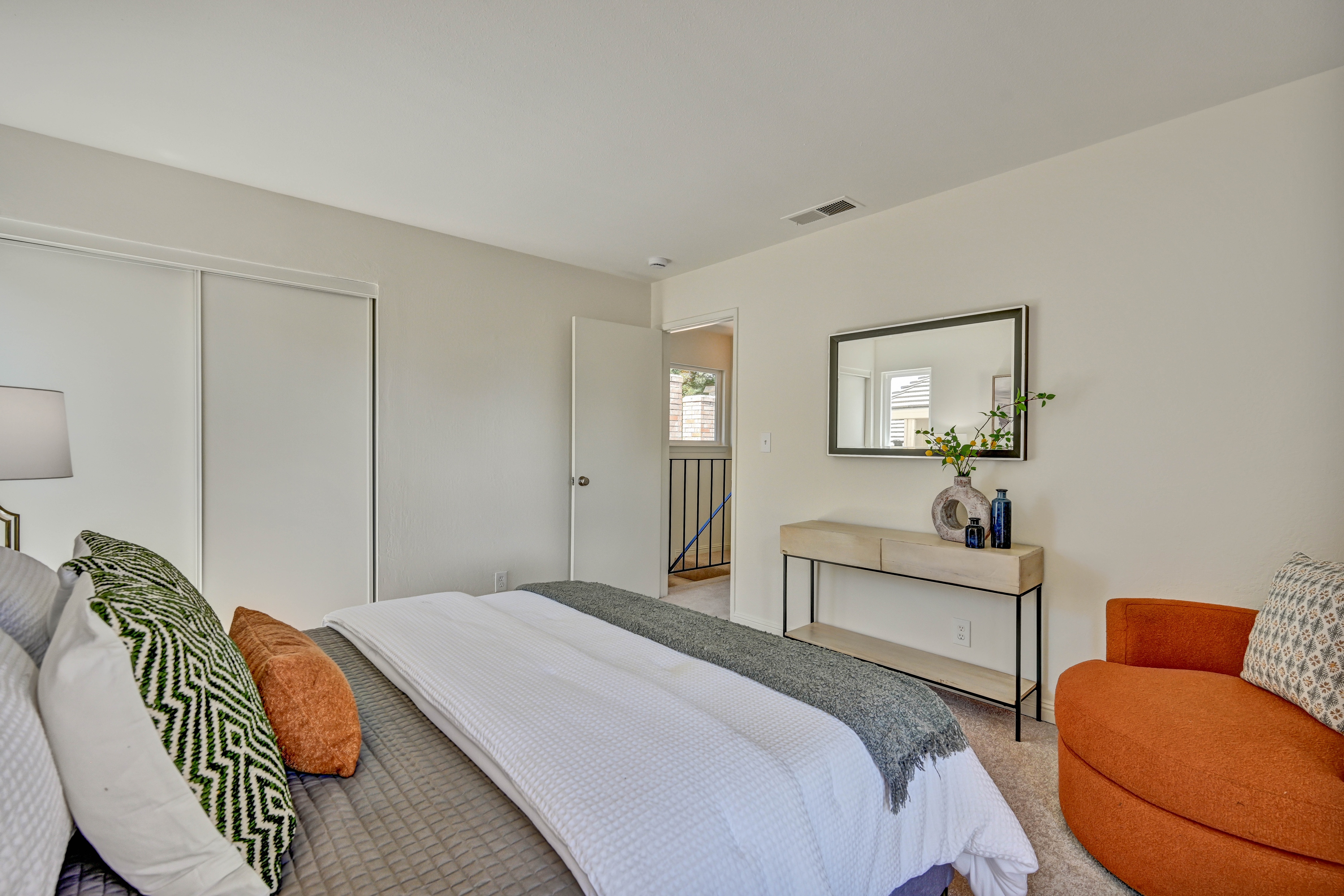  Charming Rolling Green Townhome with Distinctive Character - 物件實景