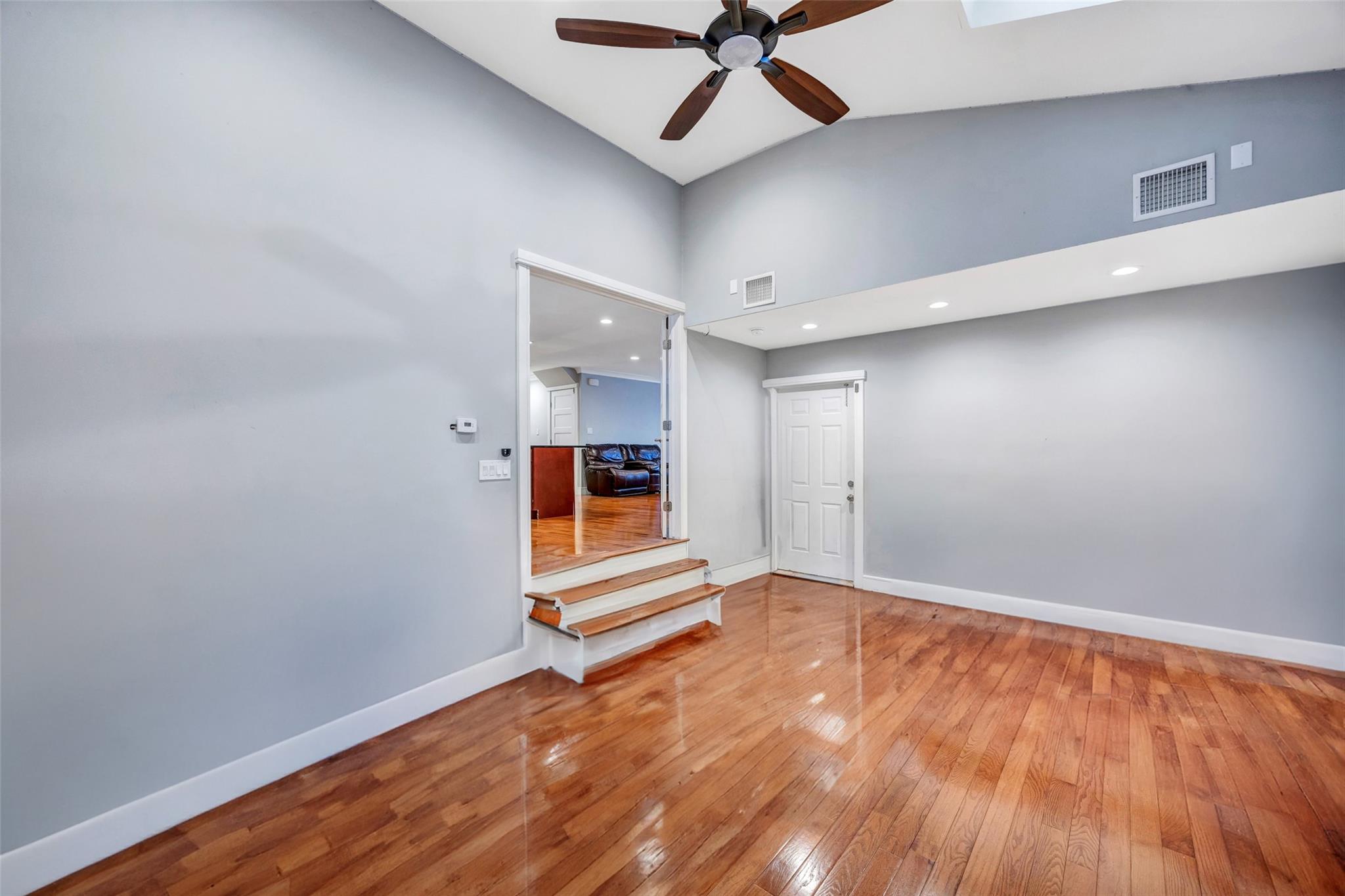 Lindenhurst, New York, 11757, United States, 5 Bedrooms Bedrooms, ,3 BathroomsBathrooms,Residential,For Sale,1707777
