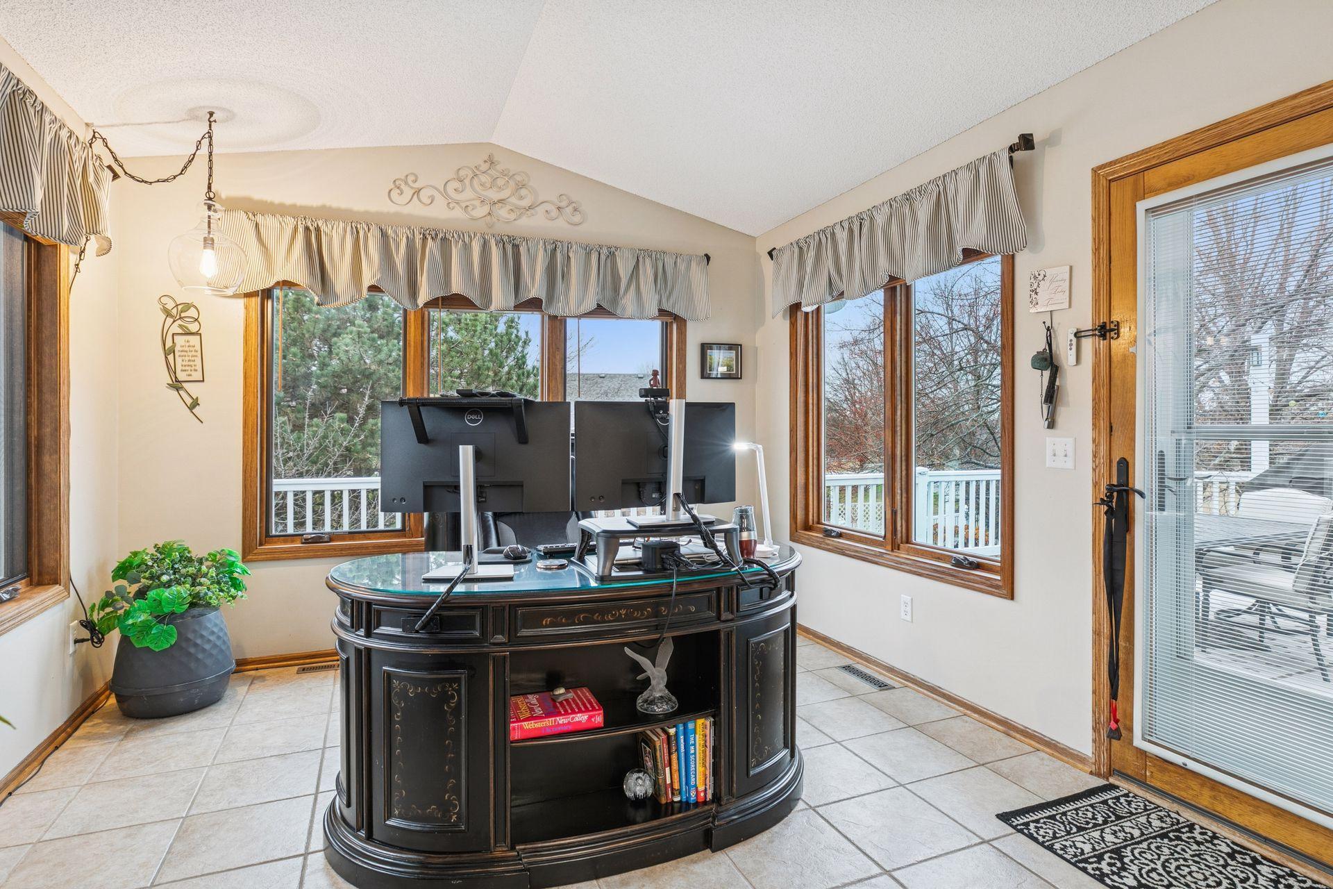 Woodbury, Minnesota, 55129, United States, 5 Bedrooms Bedrooms, ,3 BathroomsBathrooms,Residential,For Sale,1998443