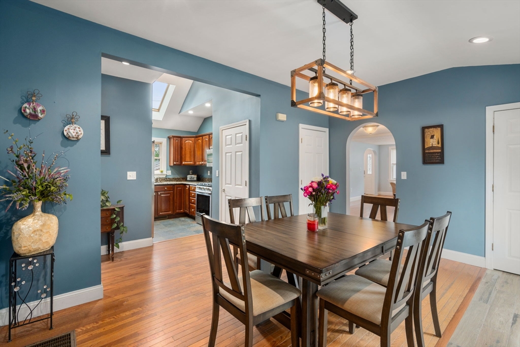 Wakefield, Massachusetts, 01880, United States, 5 Bedrooms Bedrooms, ,3 BathroomsBathrooms,Residential,For Sale,1837062