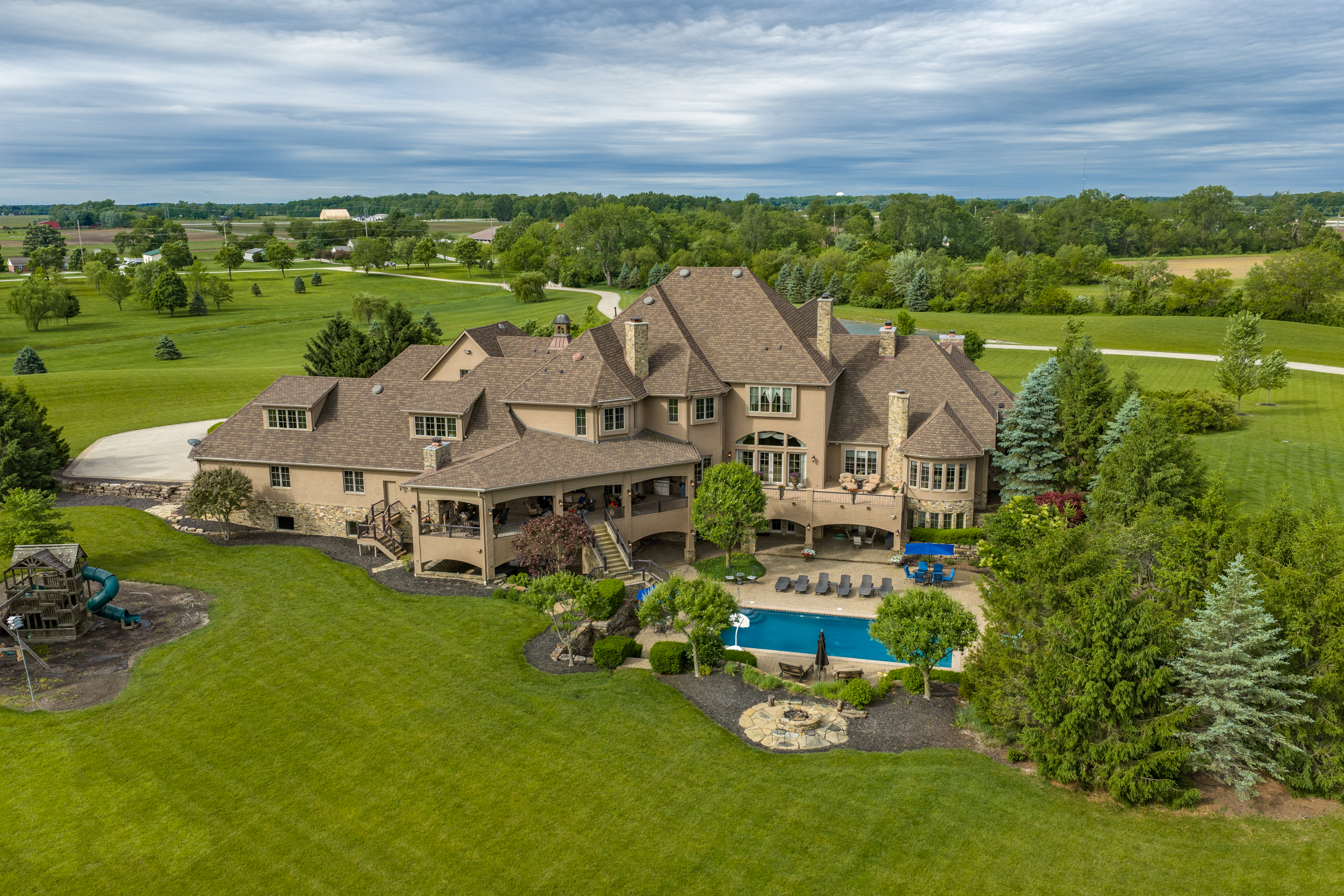  European-Inspired Waterfront Estate with Endless Features - 物件實景