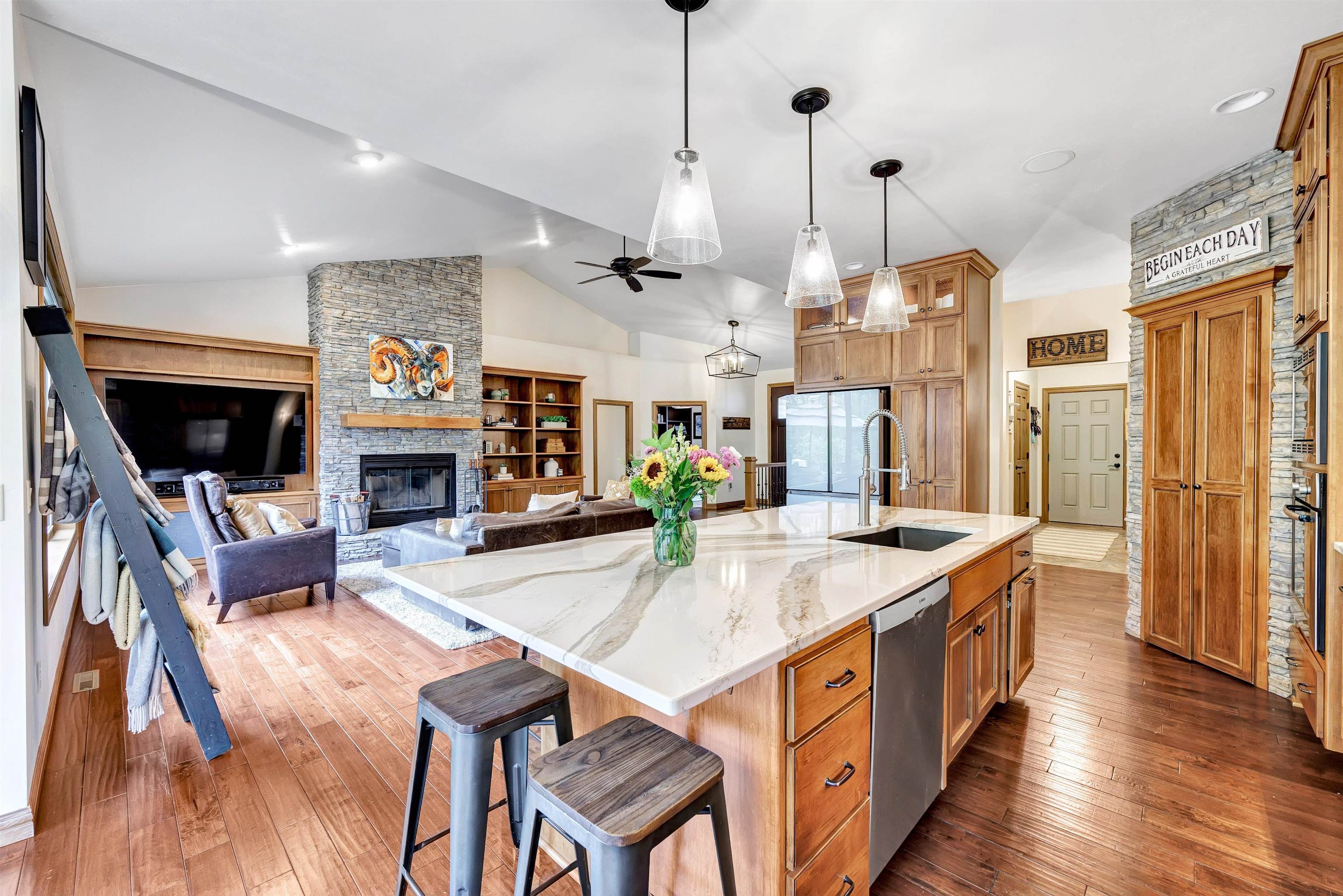 GREEN BAY, Wisconsin, 54313, United States, 5 Bedrooms Bedrooms, ,4 BathroomsBathrooms,Residential,For Sale,1911640